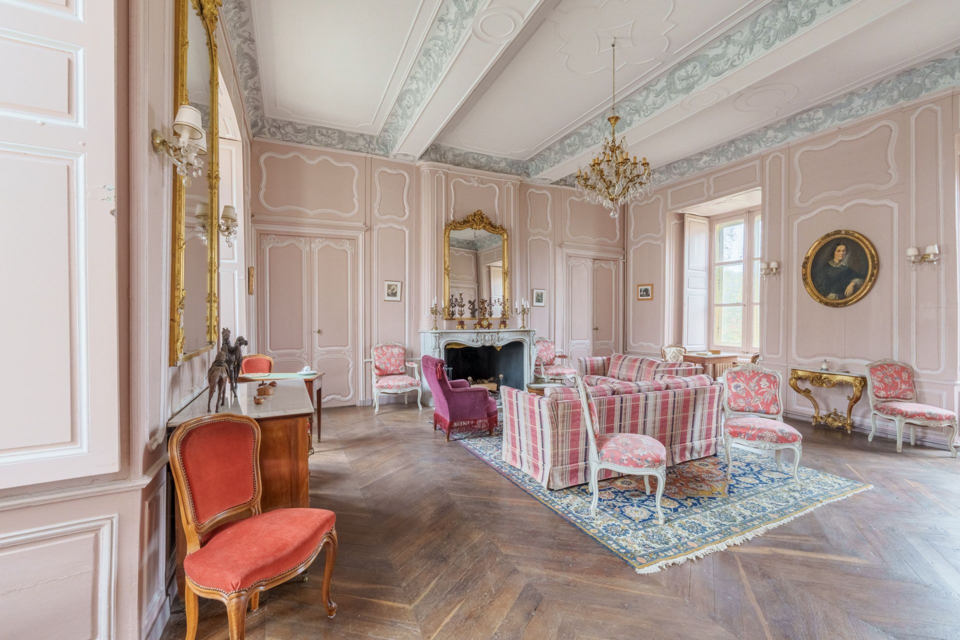 castle 36 rooms for sale on CHAUMONT (52000)