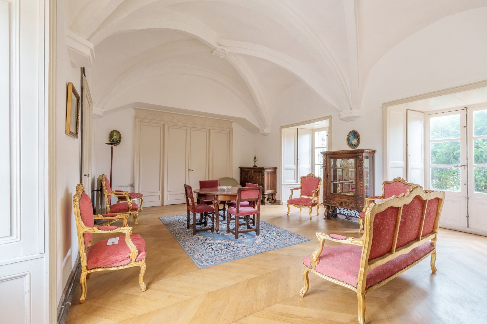 castle 36 rooms for sale on CHAUMONT (52000)