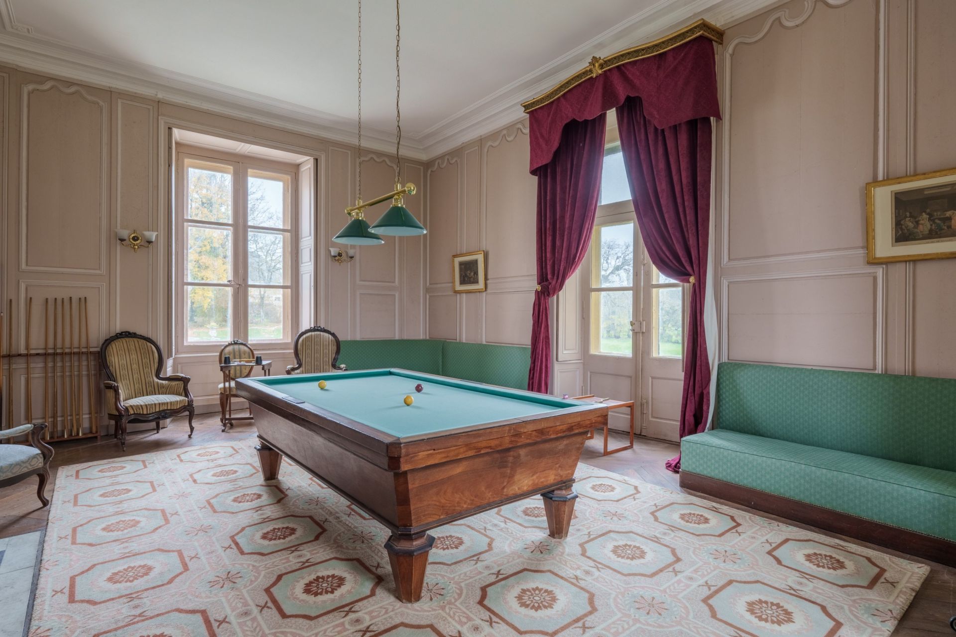 castle 36 rooms for sale on CHAUMONT (52000)