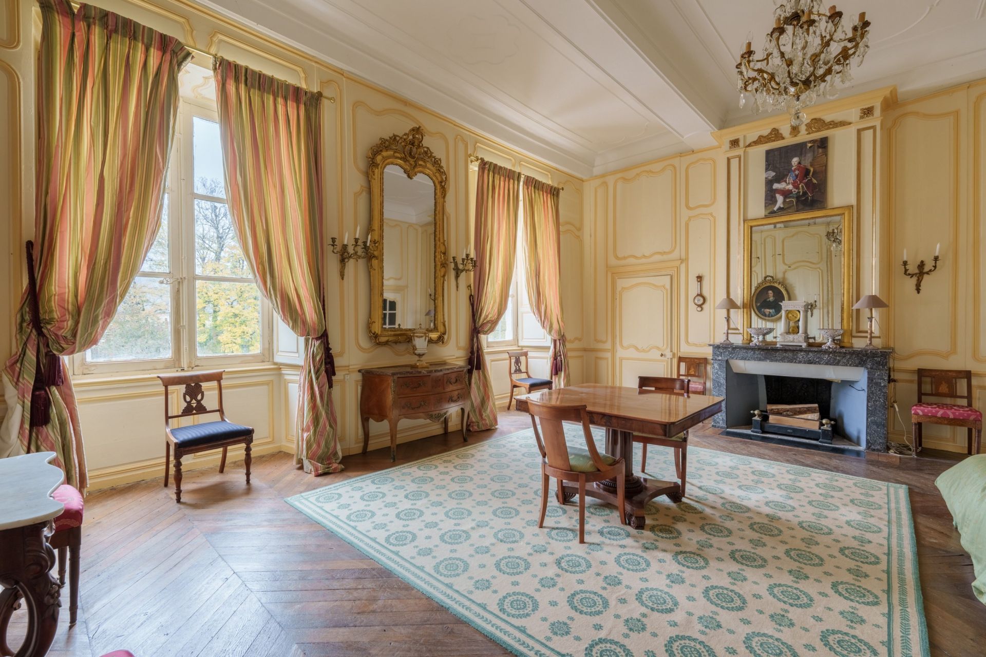 castle 36 rooms for sale on CHAUMONT (52000)