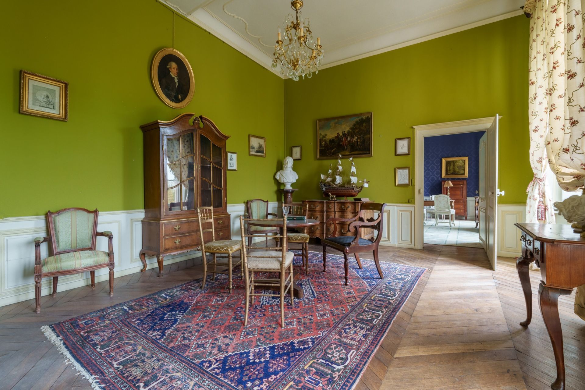castle 36 rooms for sale on CHAUMONT (52000)