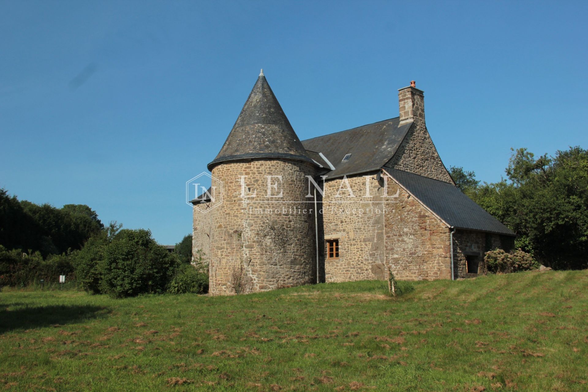 manoir 8 pièces en vente à MAYENNE (53100)