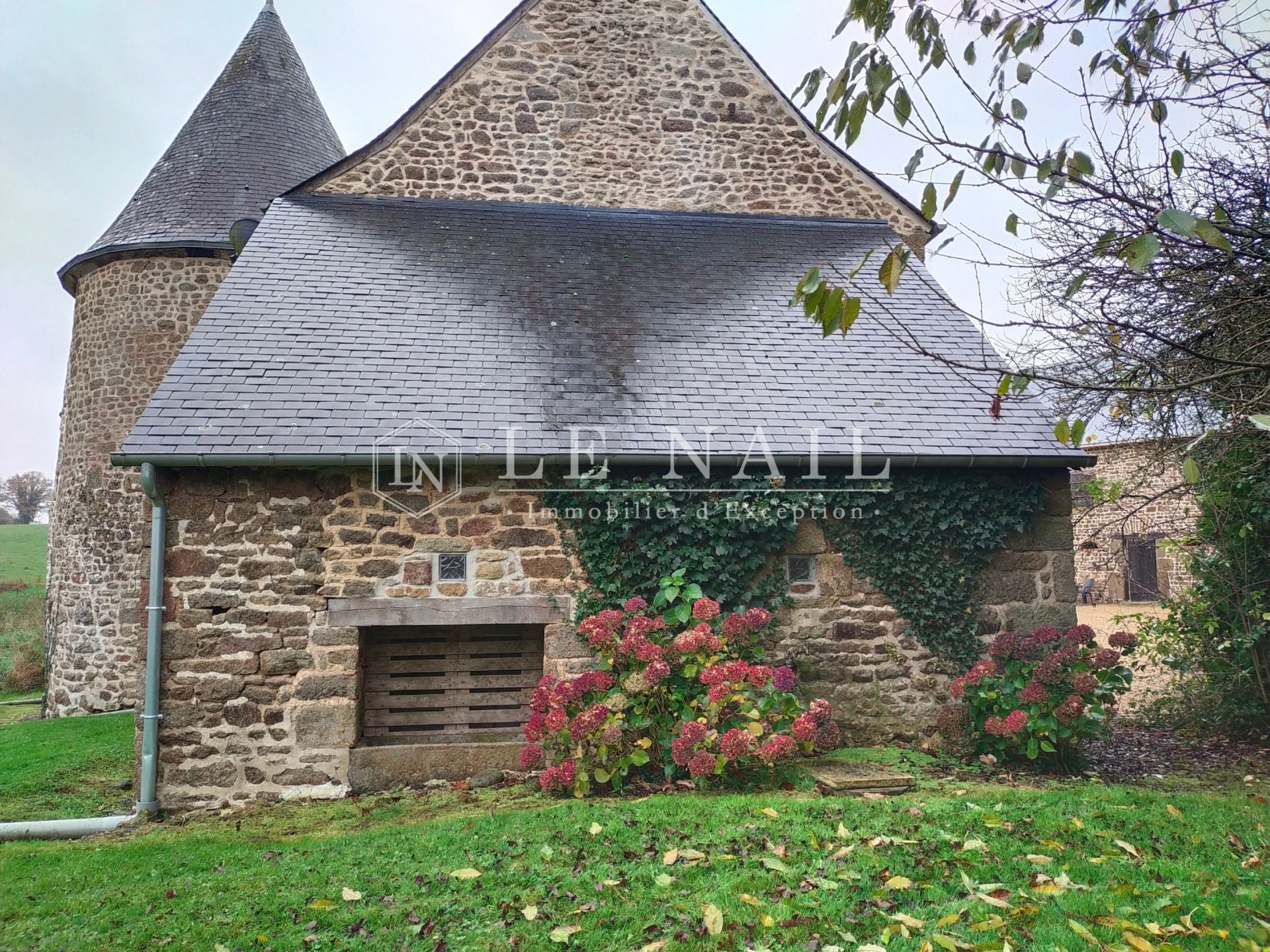 manoir 8 pièces en vente à MAYENNE (53100)