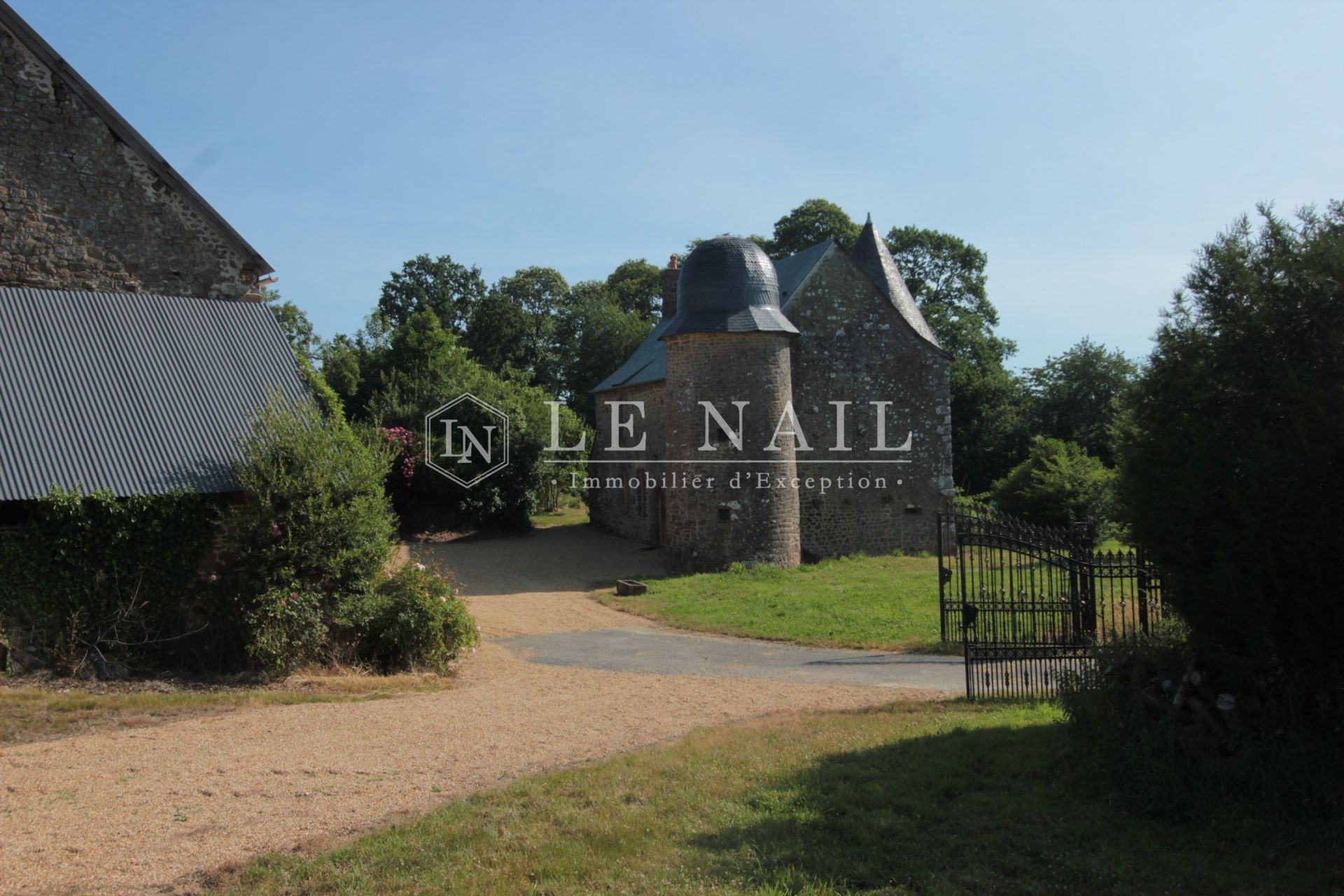 manoir 8 pièces en vente à MAYENNE (53100)