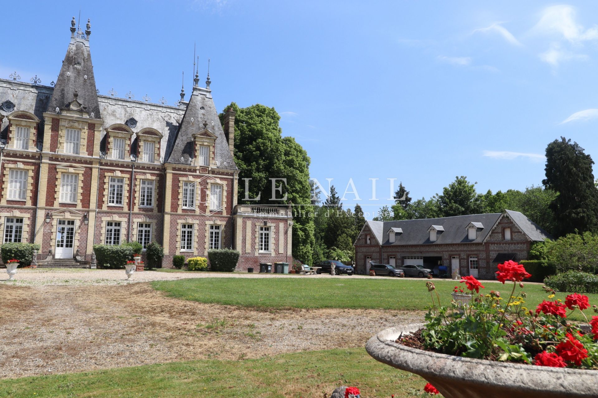 castle 13 rooms for sale on Rouen (76000)