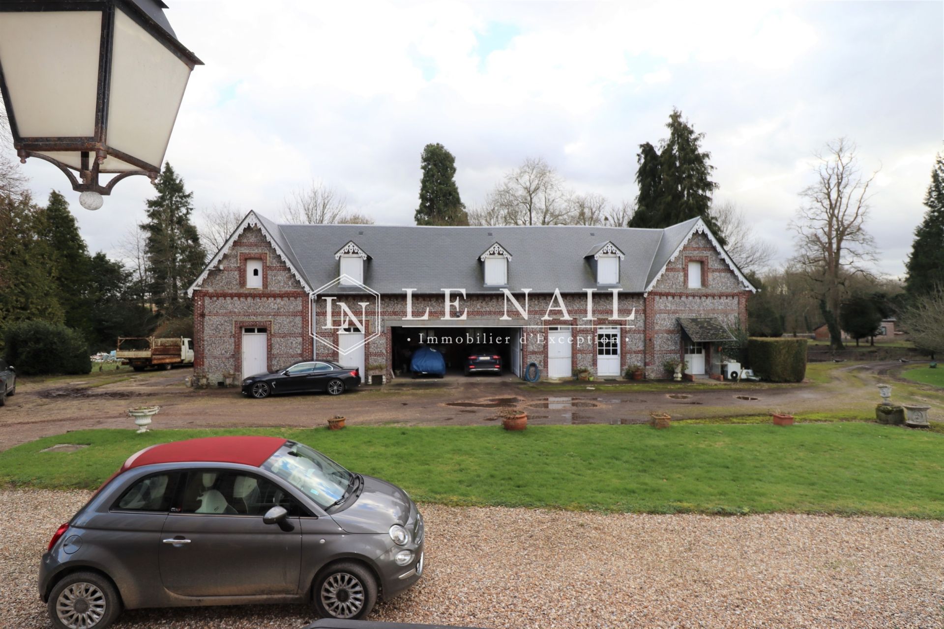 castle 13 rooms for sale on Rouen (76000)