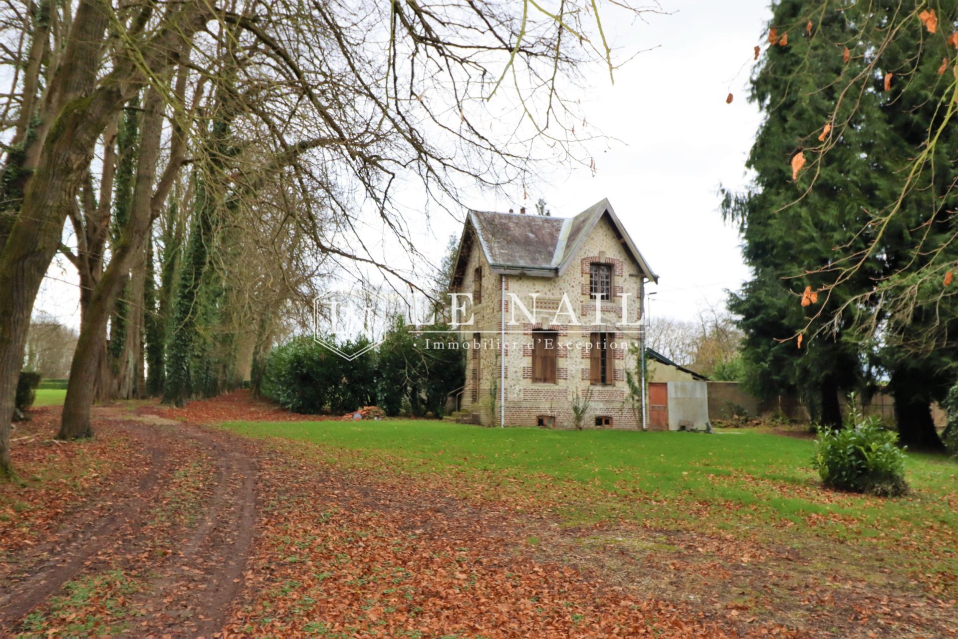 castle 13 rooms for sale on Rouen (76000)