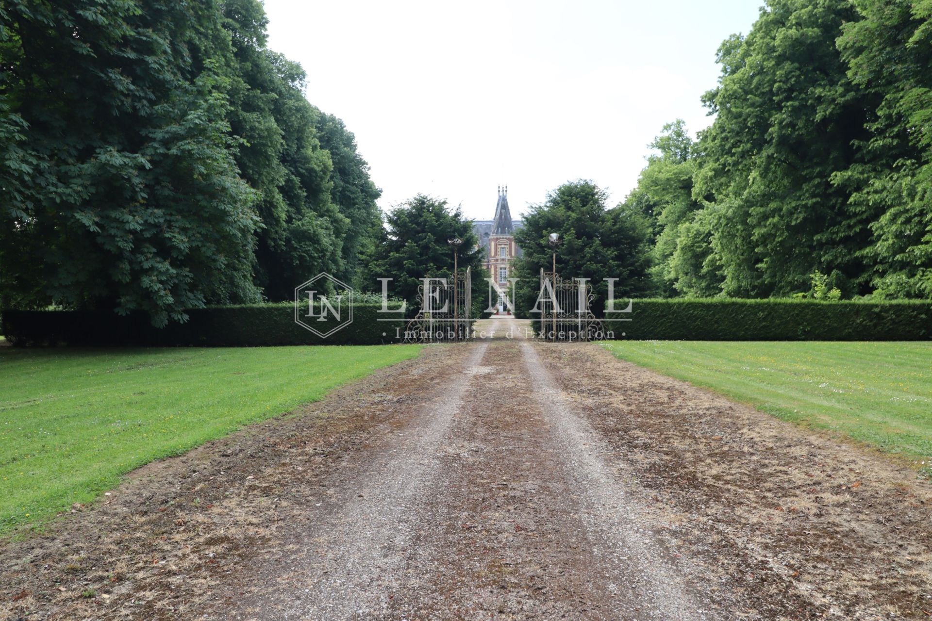 castle 13 rooms for sale on Rouen (76000)