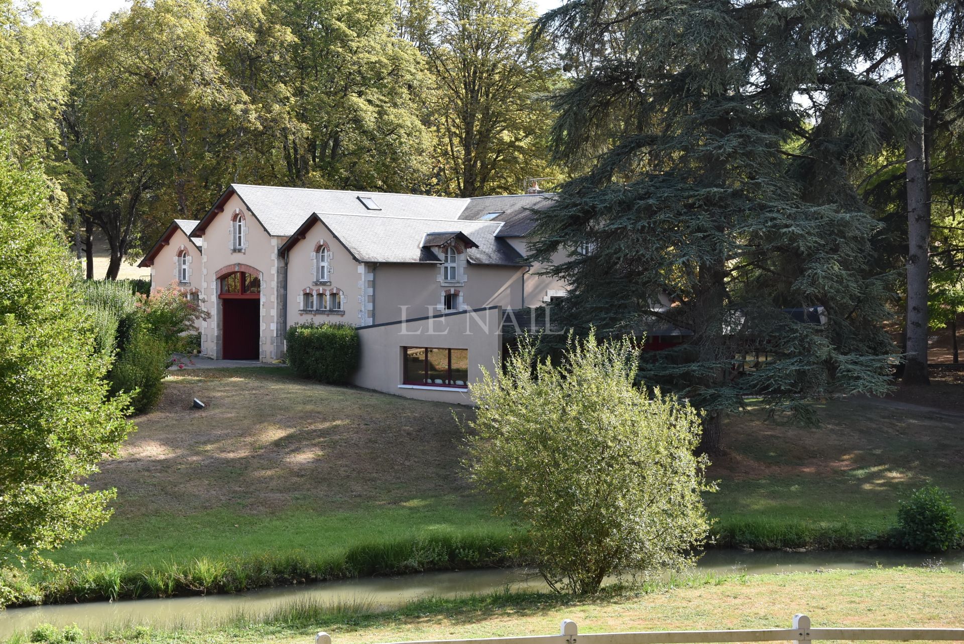 château 22 pièces en vente à POITIERS (86000)