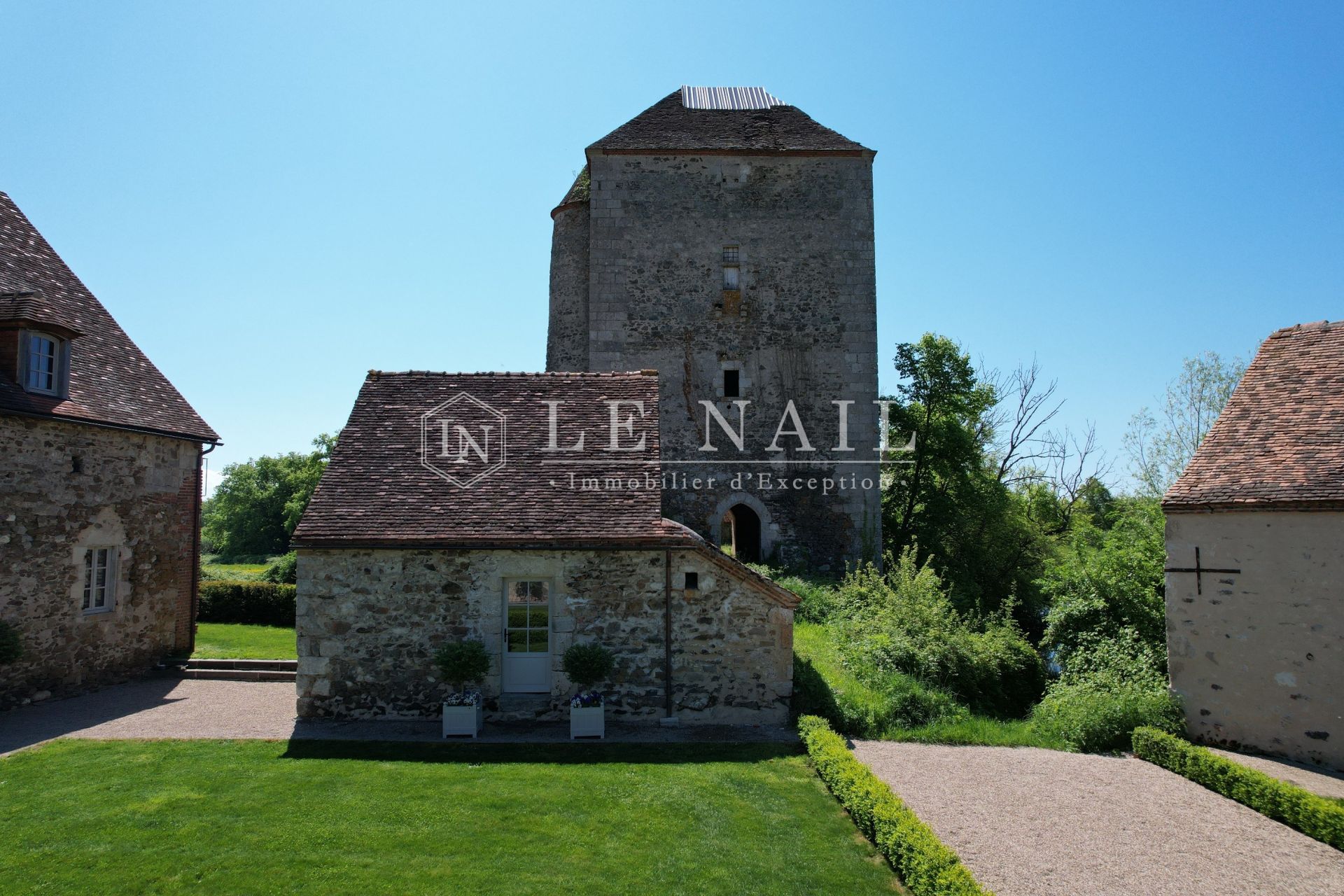 property 9 rooms for sale on ST POURCAIN SUR SIOULE (03500)