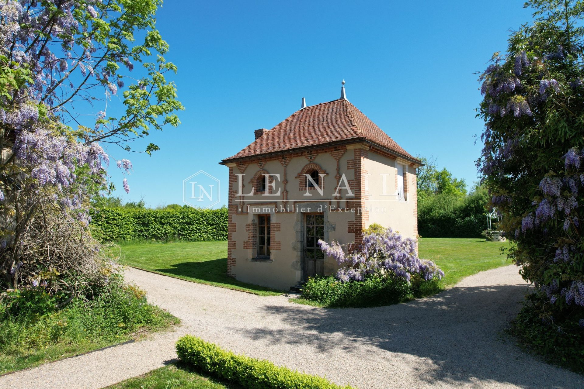 manoir 9 pièces en vente à ST POURCAIN SUR SIOULE (03500)