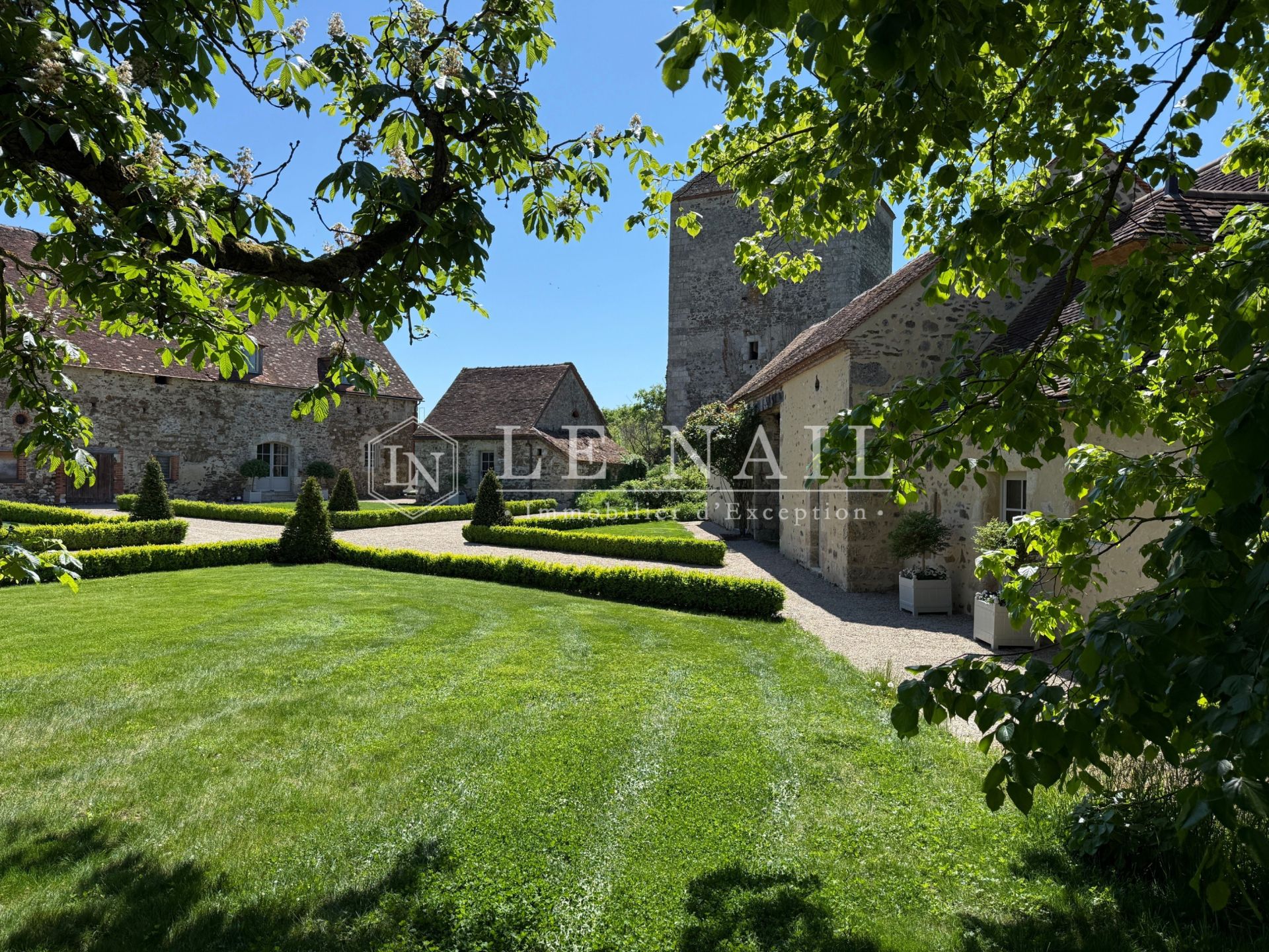 manoir 9 pièces en vente à ST POURCAIN SUR SIOULE (03500)
