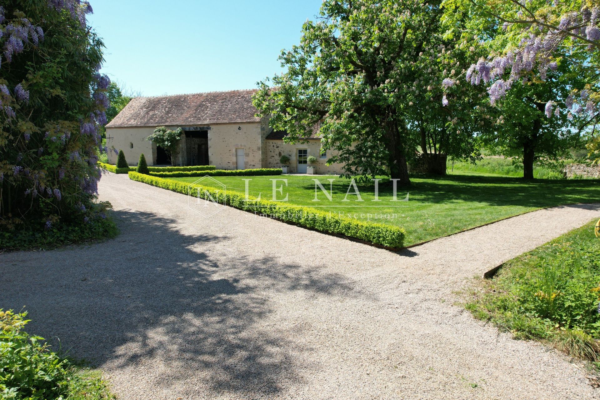 property 9 rooms for sale on ST POURCAIN SUR SIOULE (03500)