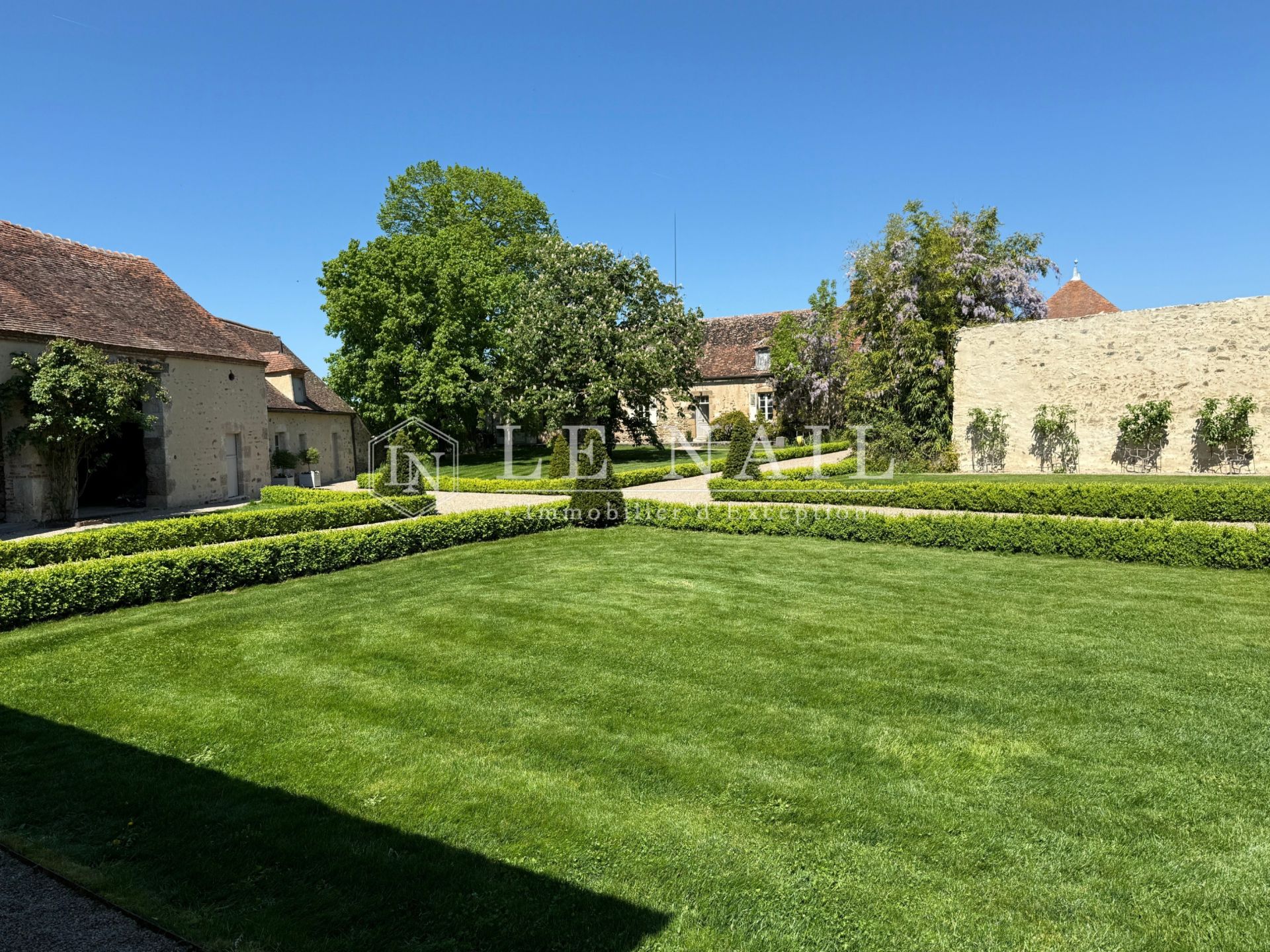 manoir 9 pièces en vente à ST POURCAIN SUR SIOULE (03500)