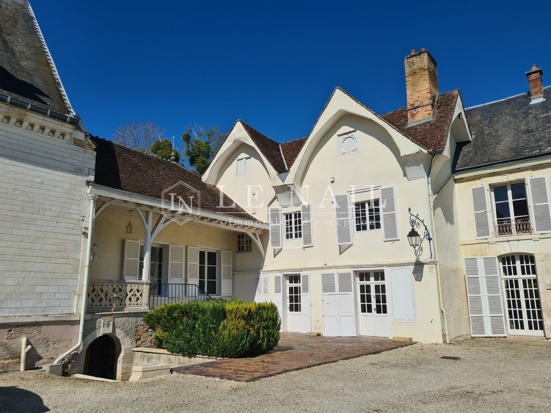 castle 33 rooms for sale on TROYES (10000)