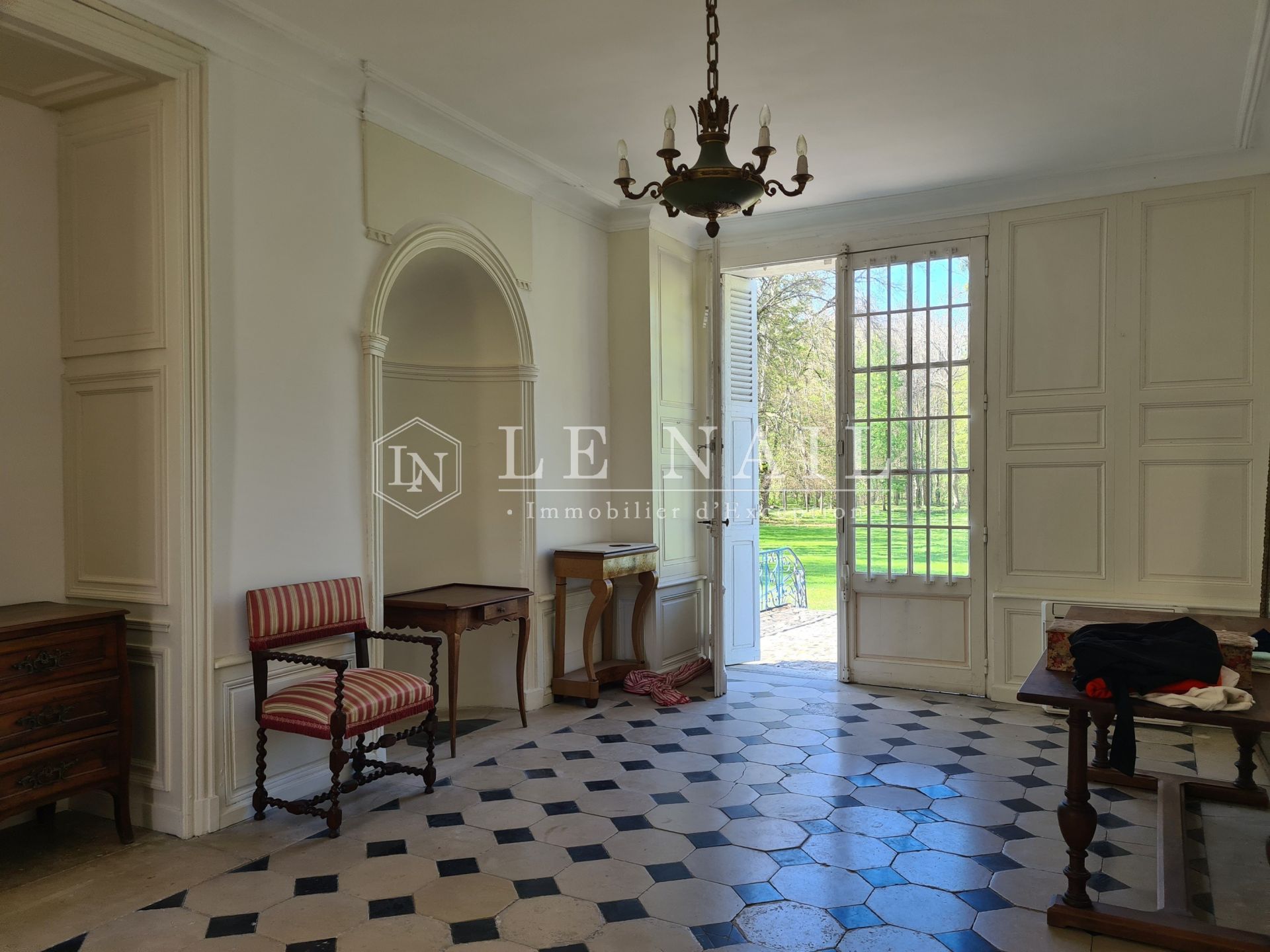 castle 33 rooms for sale on TROYES (10000)