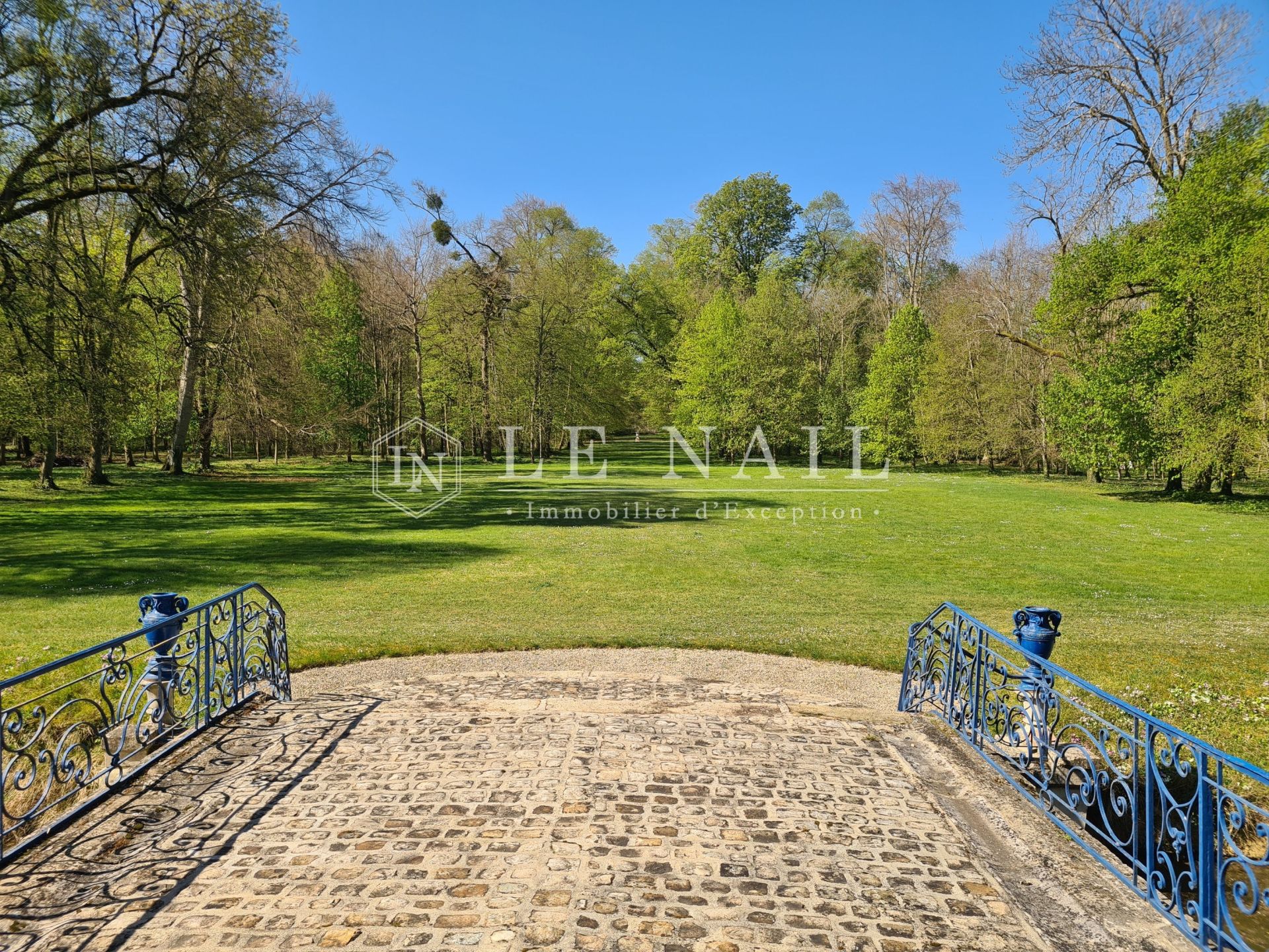 castle 33 rooms for sale on TROYES (10000)
