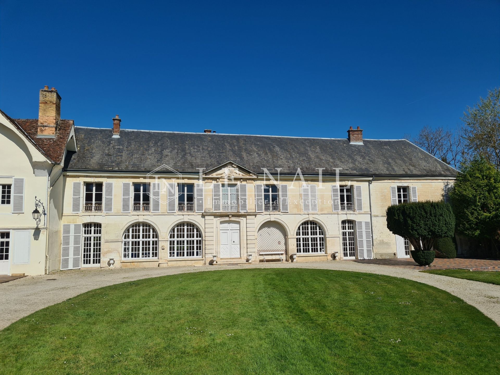 castle 33 rooms for sale on TROYES (10000)