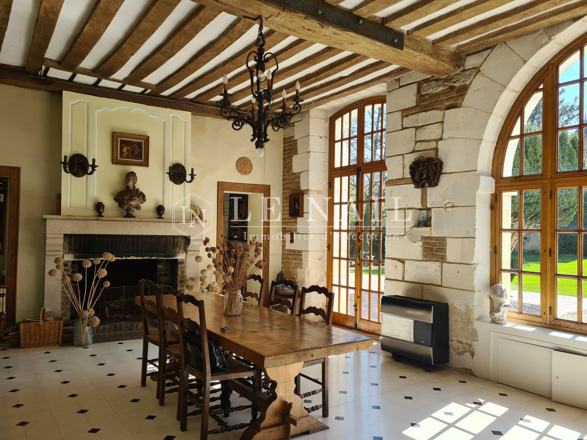 castle 33 rooms for sale on TROYES (10000)