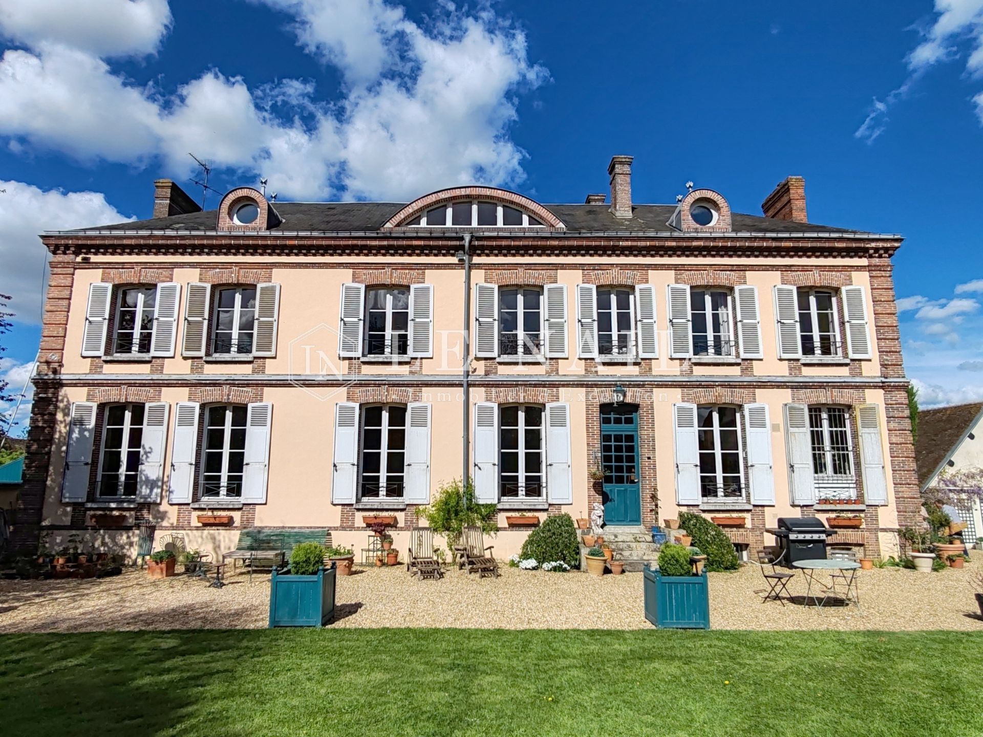 mansion 11 rooms for sale on THIMERT GATELLES (28170)