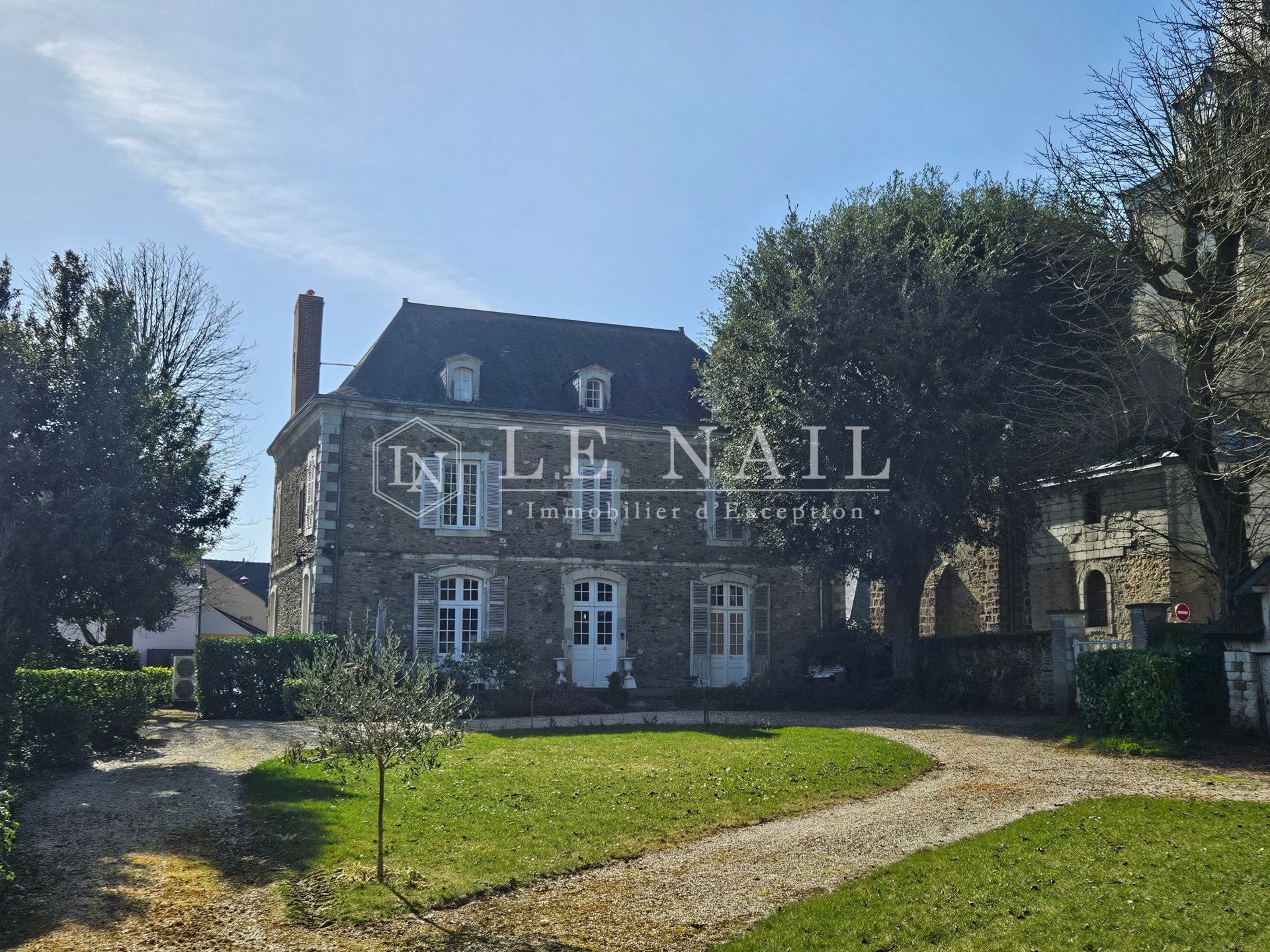 maison de ville 12 pièces en vente à CHATEAU GONTIER (53200)