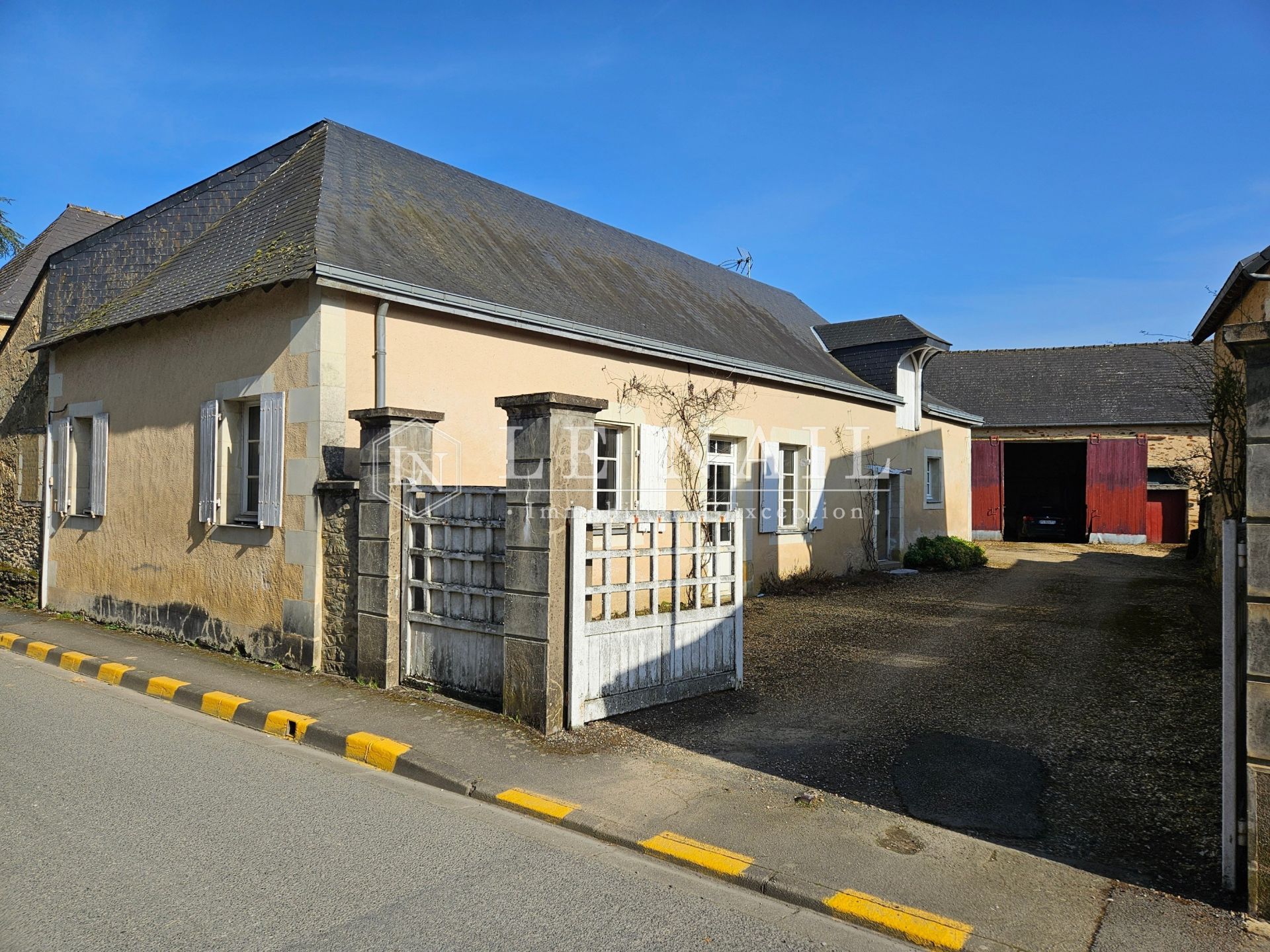 maison de ville 12 pièces en vente à CHATEAU GONTIER (53200)