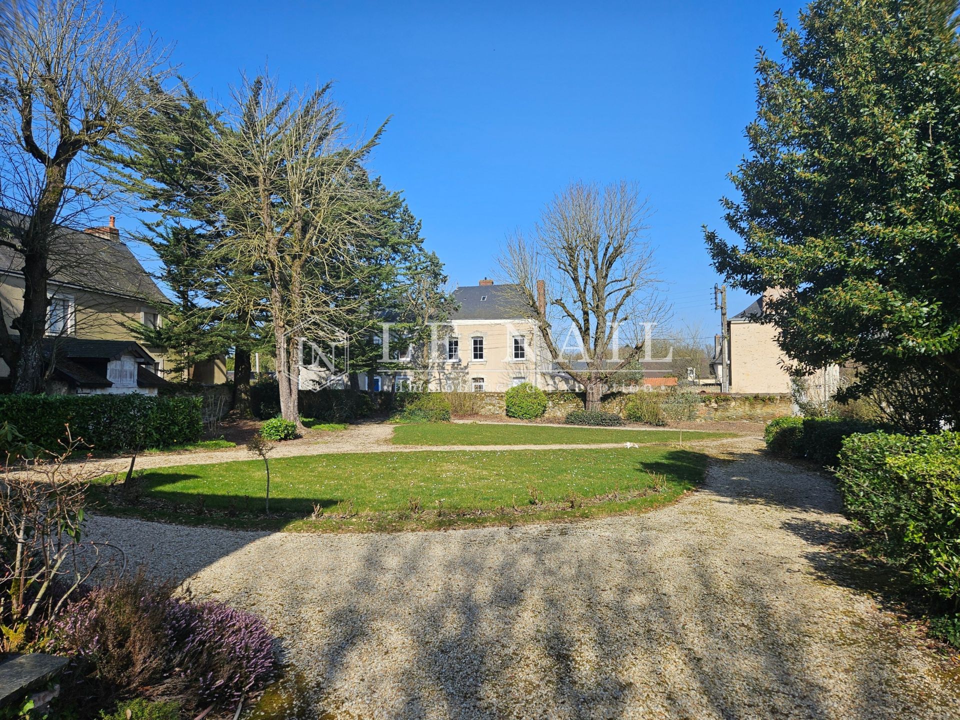 maison de ville 12 pièces en vente à CHATEAU GONTIER (53200)