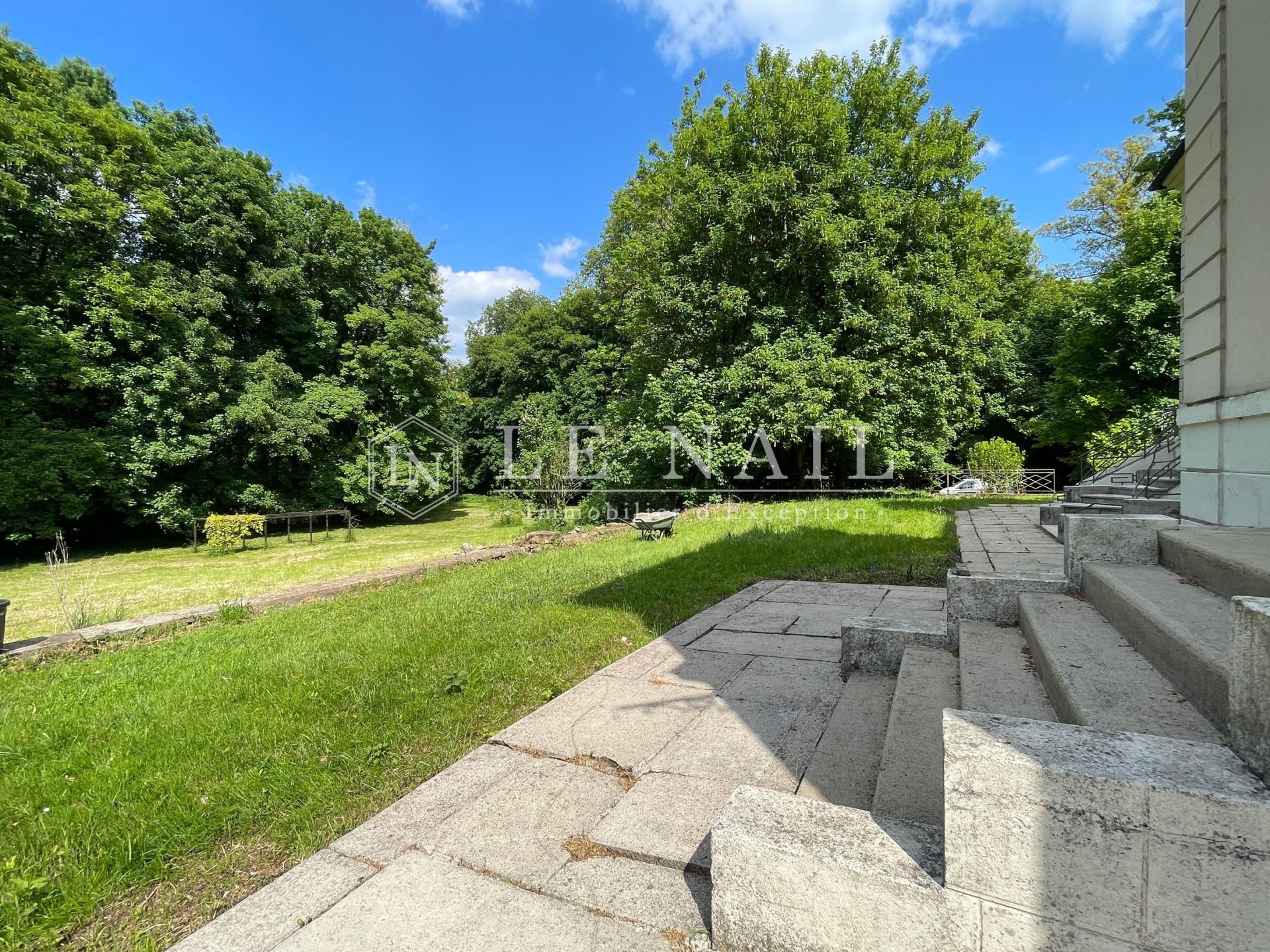 propriété 14 pièces en vente à LESIGNY (77150)