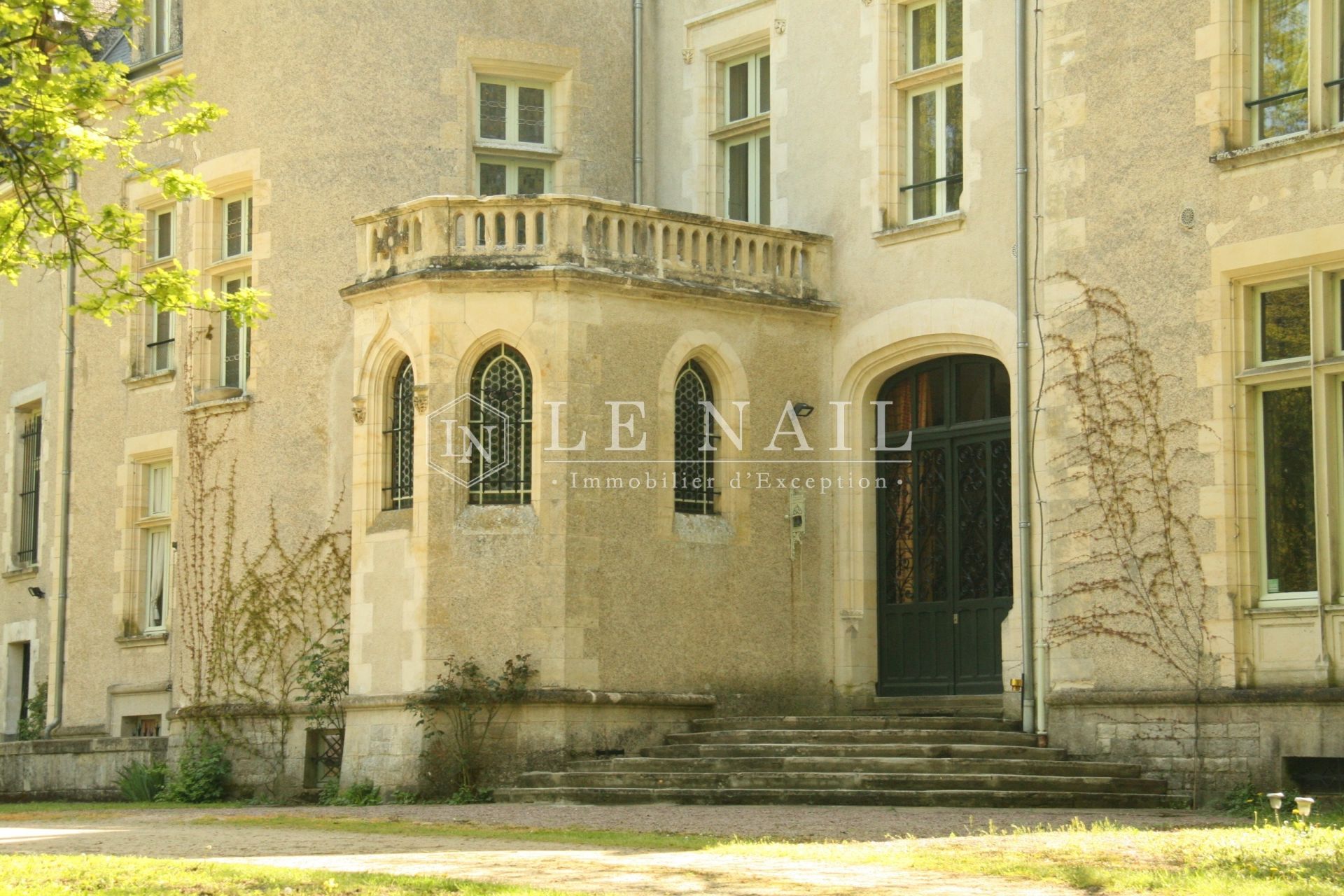 castle 30 rooms for sale on NEVERS (58000)