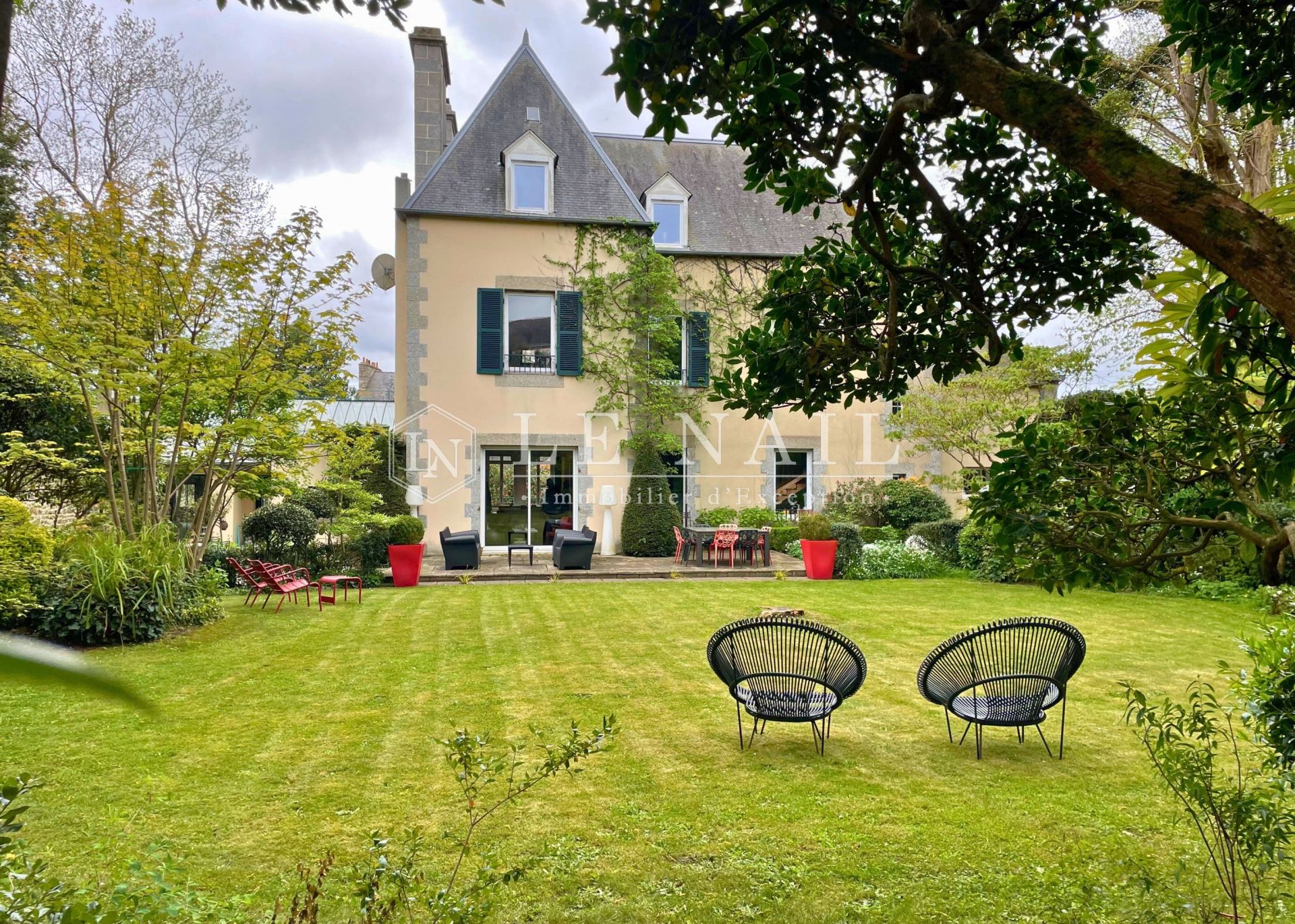 hôtel particulier 10 pièces en vente à GUINGAMP (22200)