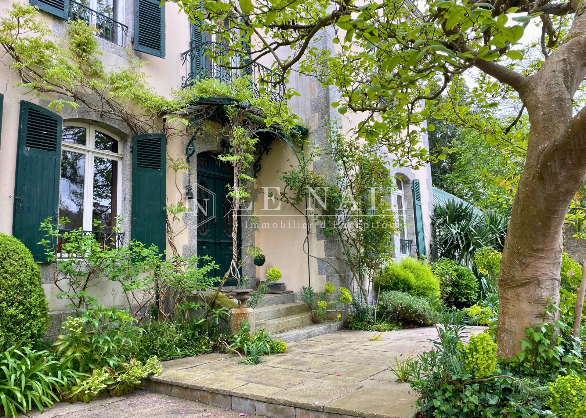 hôtel particulier 10 pièces en vente à GUINGAMP (22200)