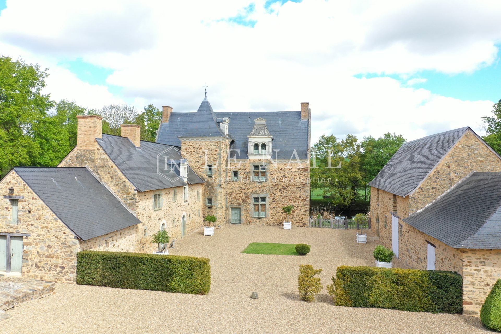 manor house 11 rooms for sale on CRAON (53400)