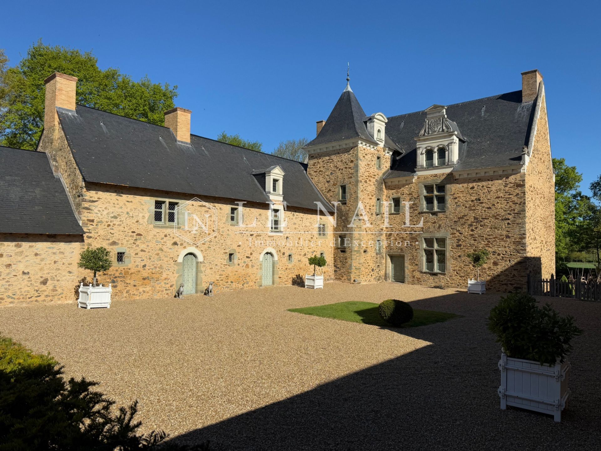 manor house 11 rooms for sale on CRAON (53400)