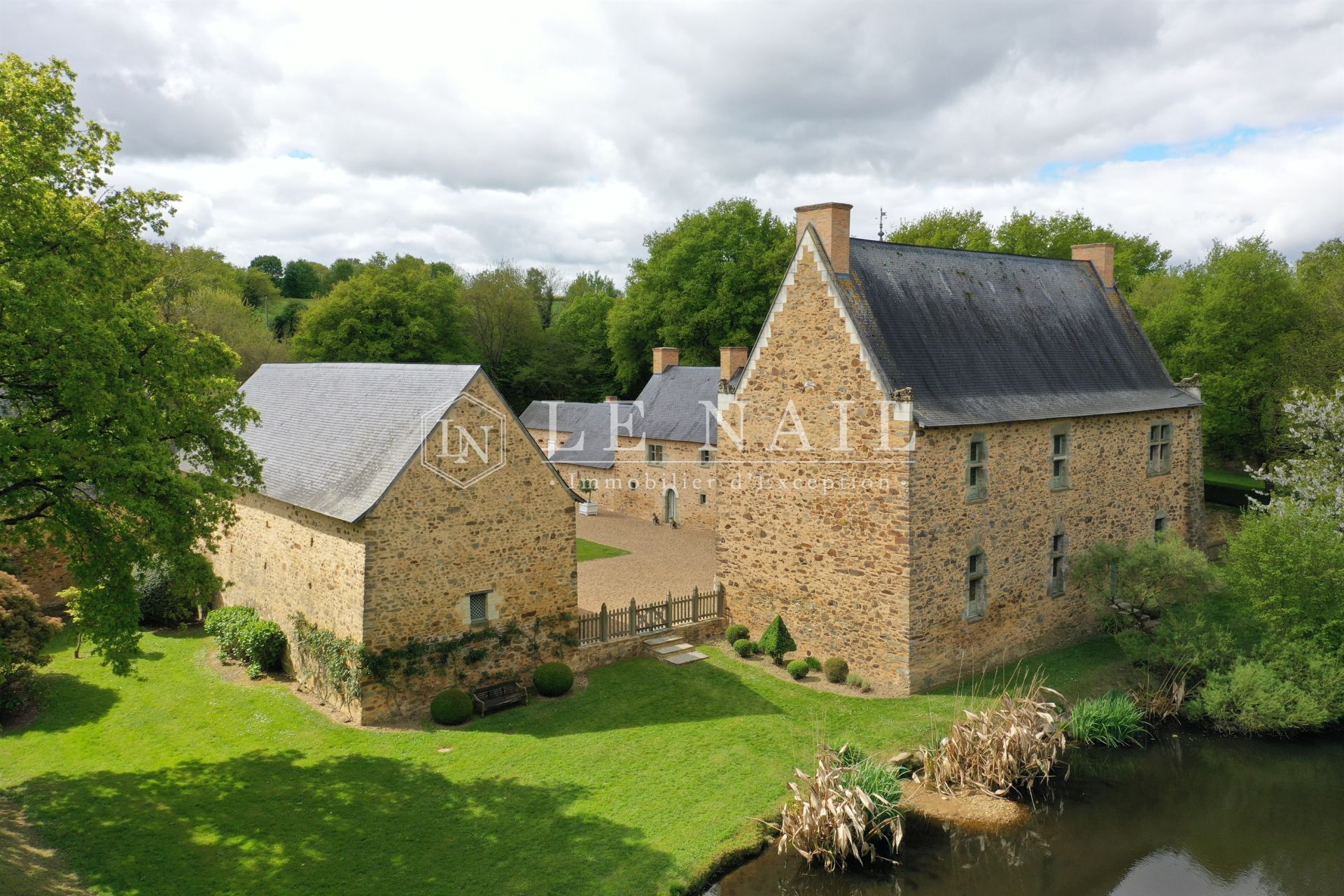 manor house 11 rooms for sale on CRAON (53400)