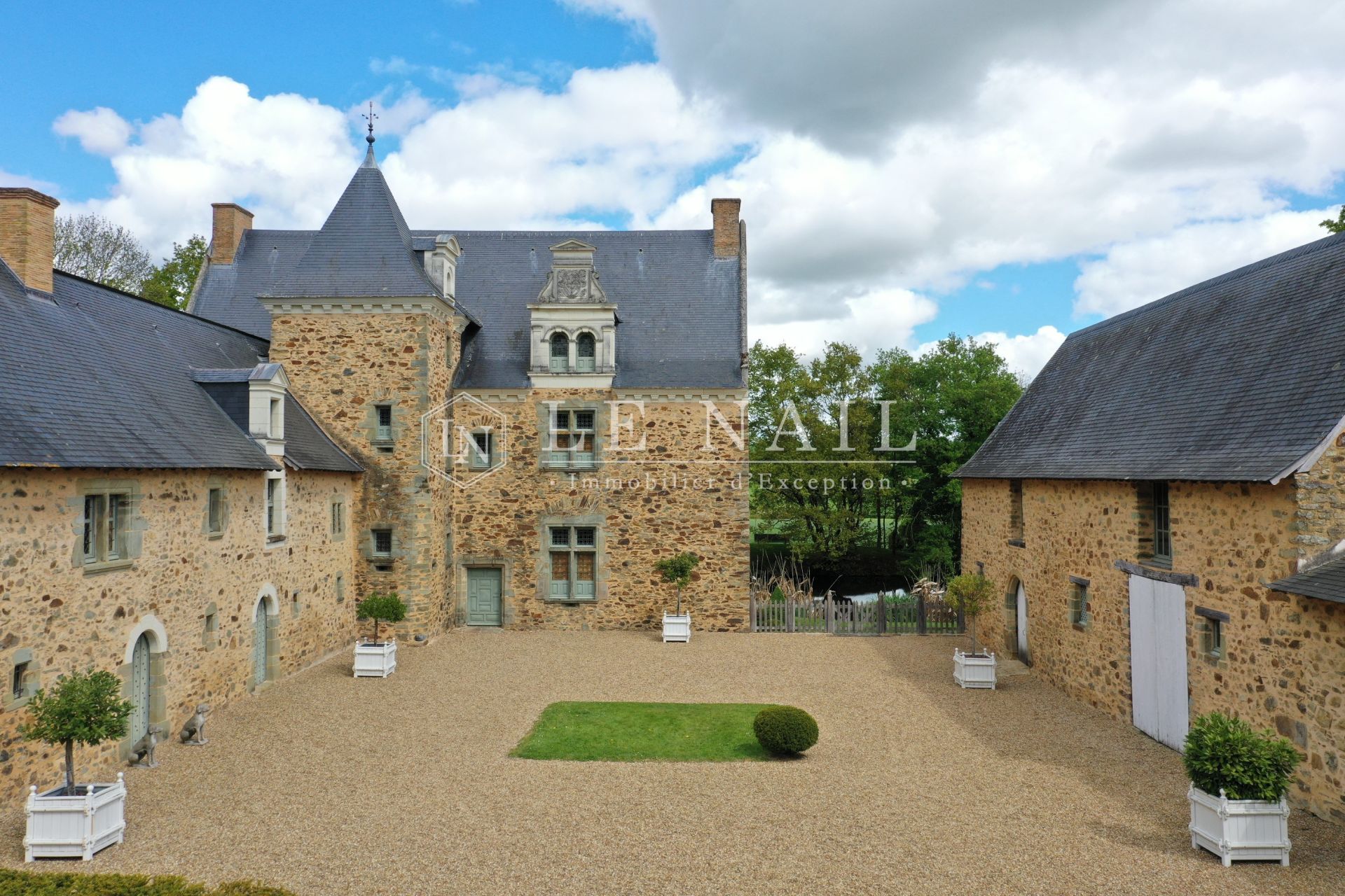 manoir 11 pièces en vente à CRAON (53400)