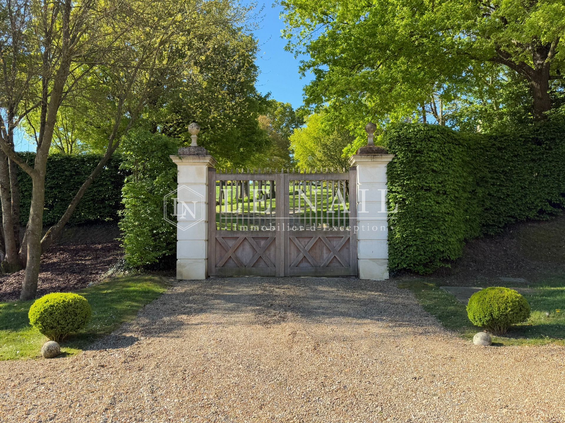 manoir 11 pièces en vente à CHATEAU GONTIER (53200)