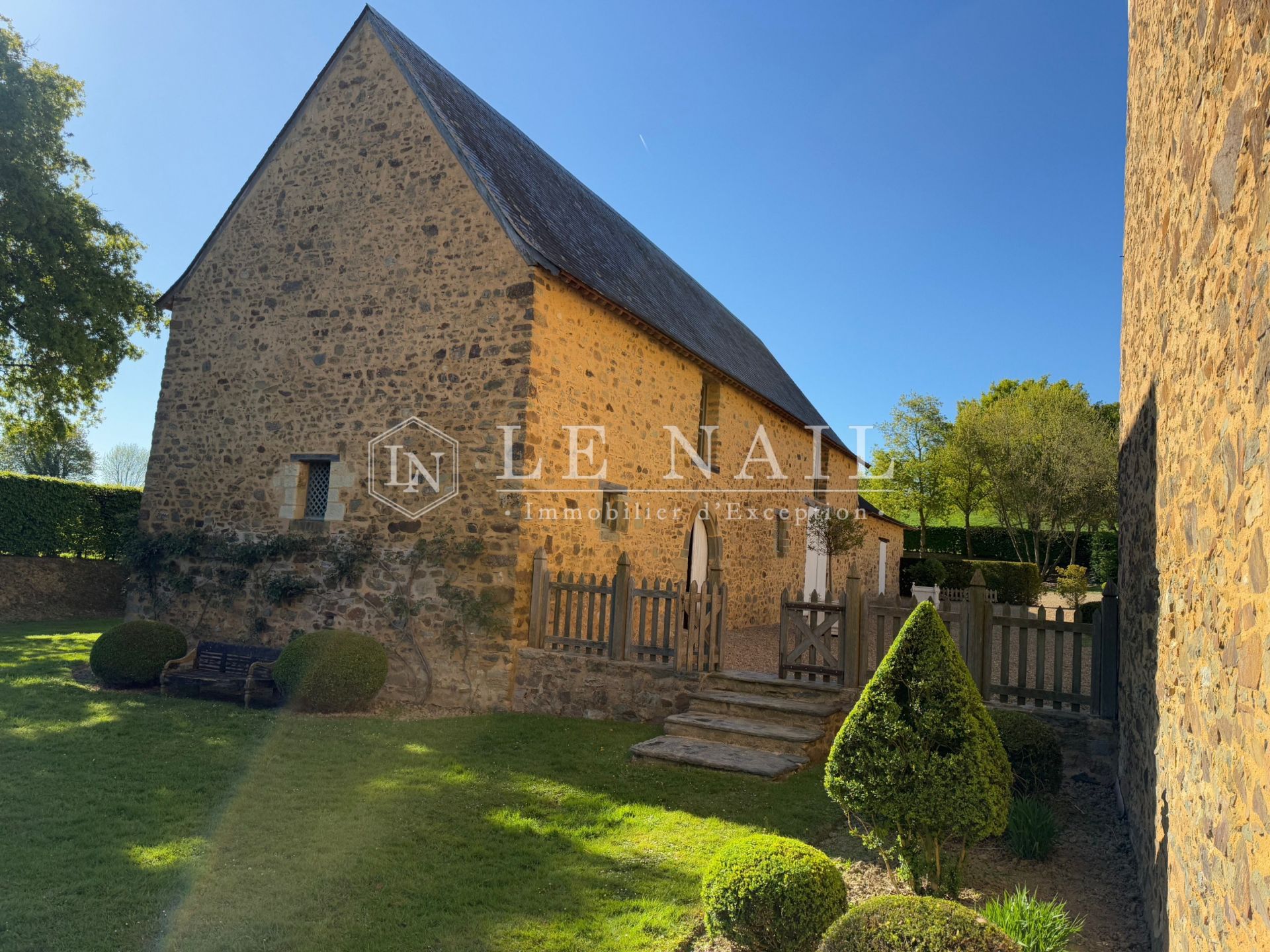 manor house 11 rooms for sale on CRAON (53400)