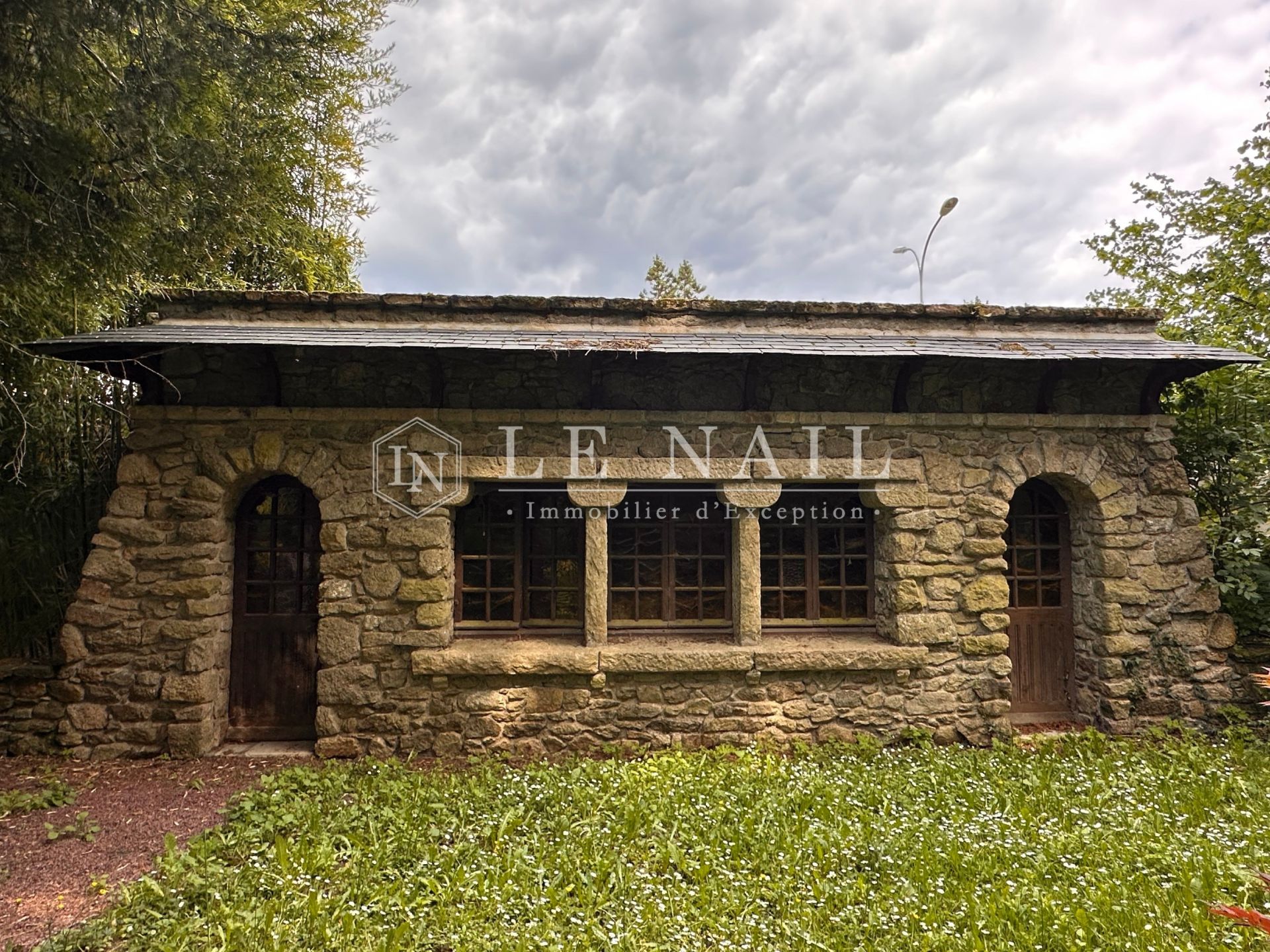 house 12 rooms for sale on VALLONS DE L ERDRE (44540)