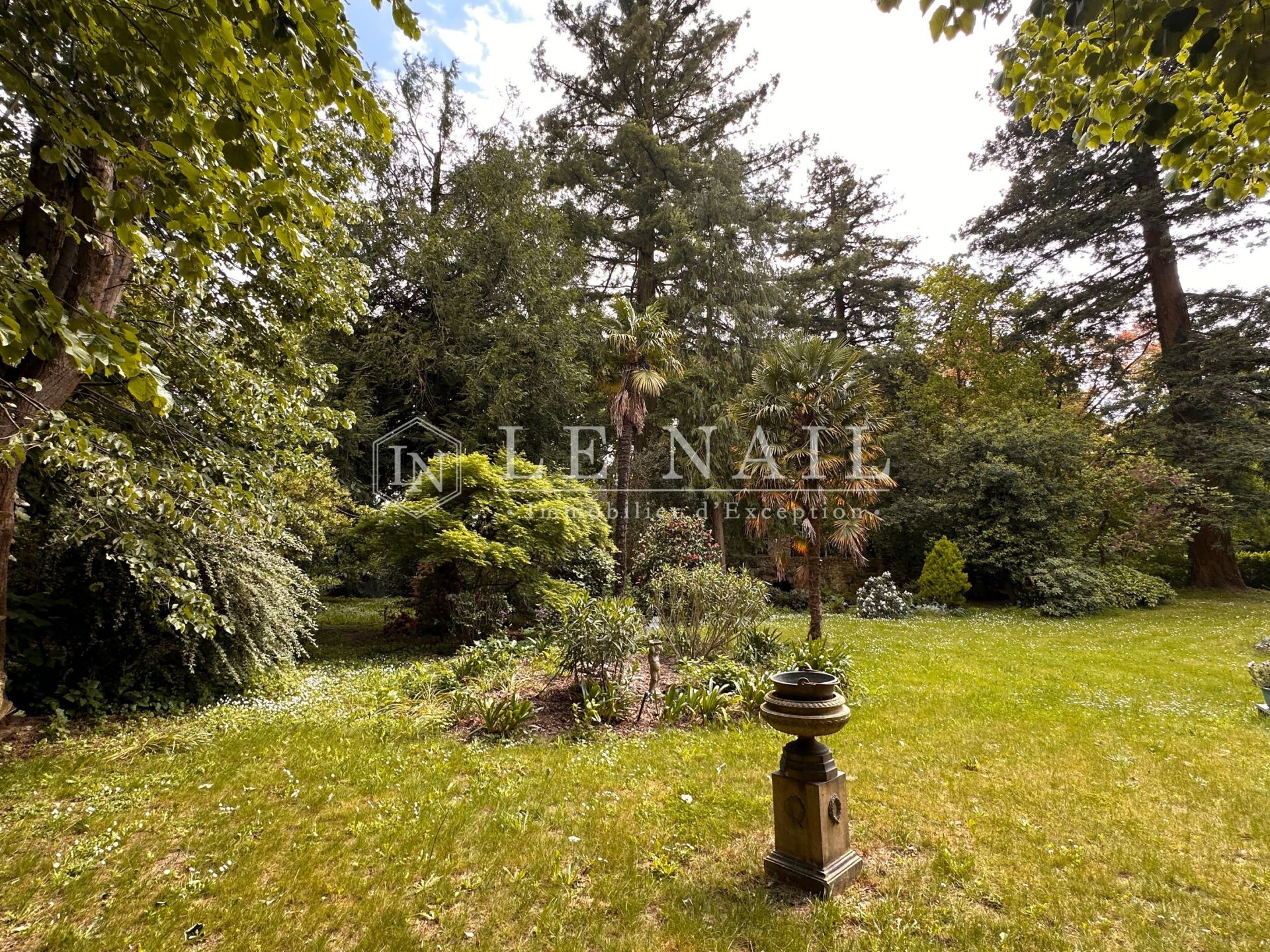 house 12 rooms for sale on VALLONS DE L ERDRE (44540)