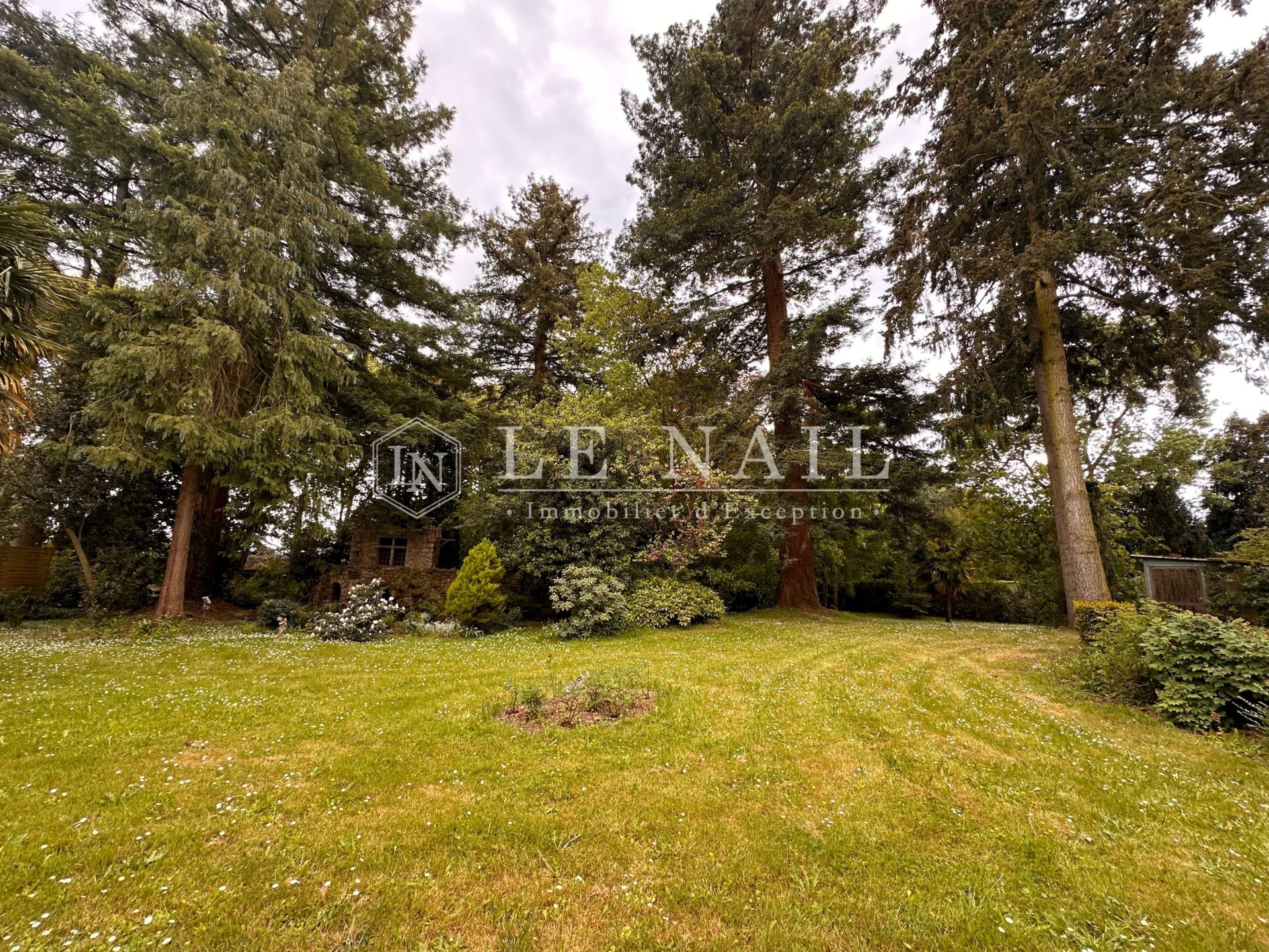 house 12 rooms for sale on VALLONS DE L ERDRE (44540)