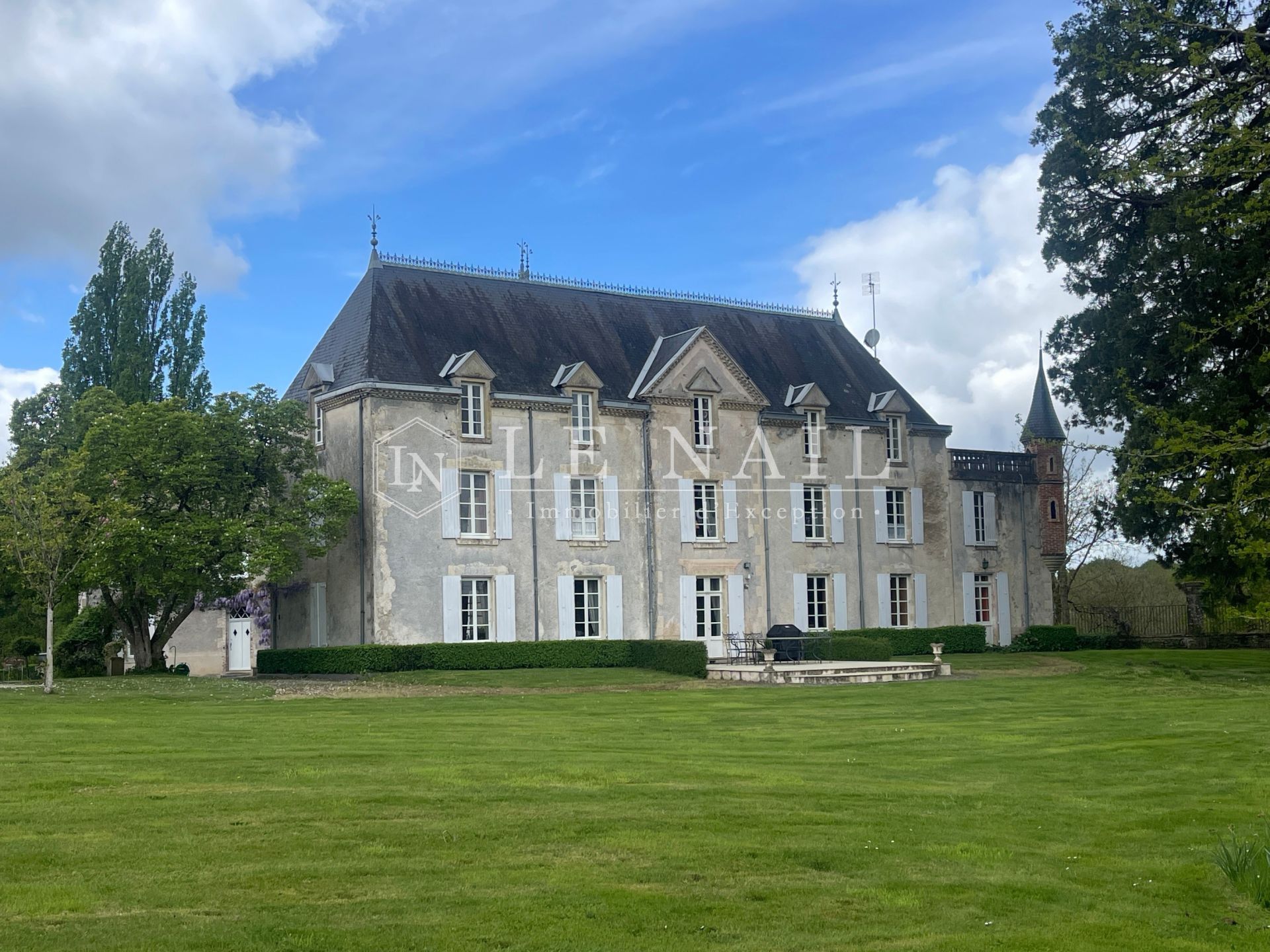 castle 23 rooms for sale on FONTENAY LE COMTE (85200)