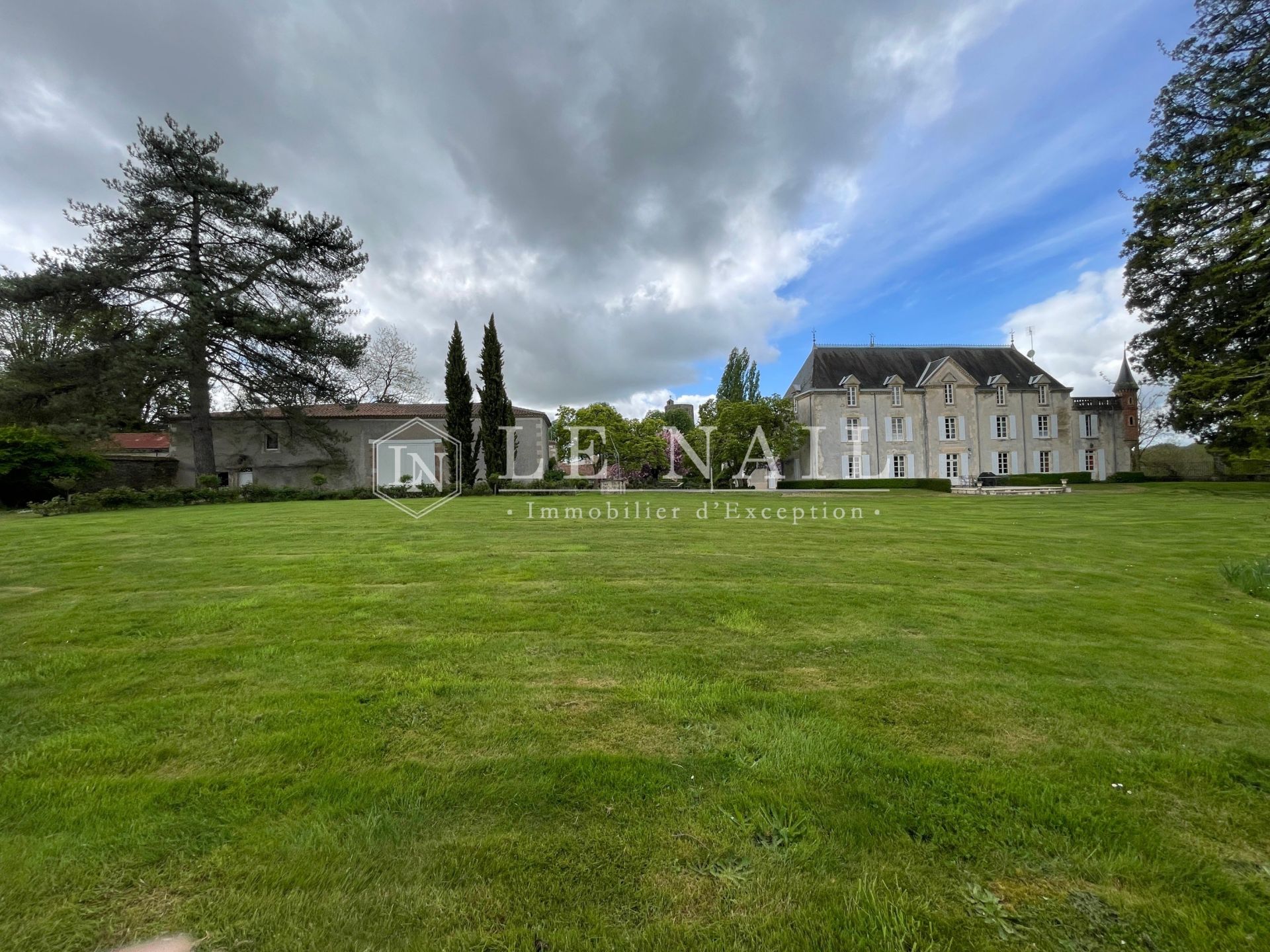 castle 23 rooms for sale on FONTENAY LE COMTE (85200)