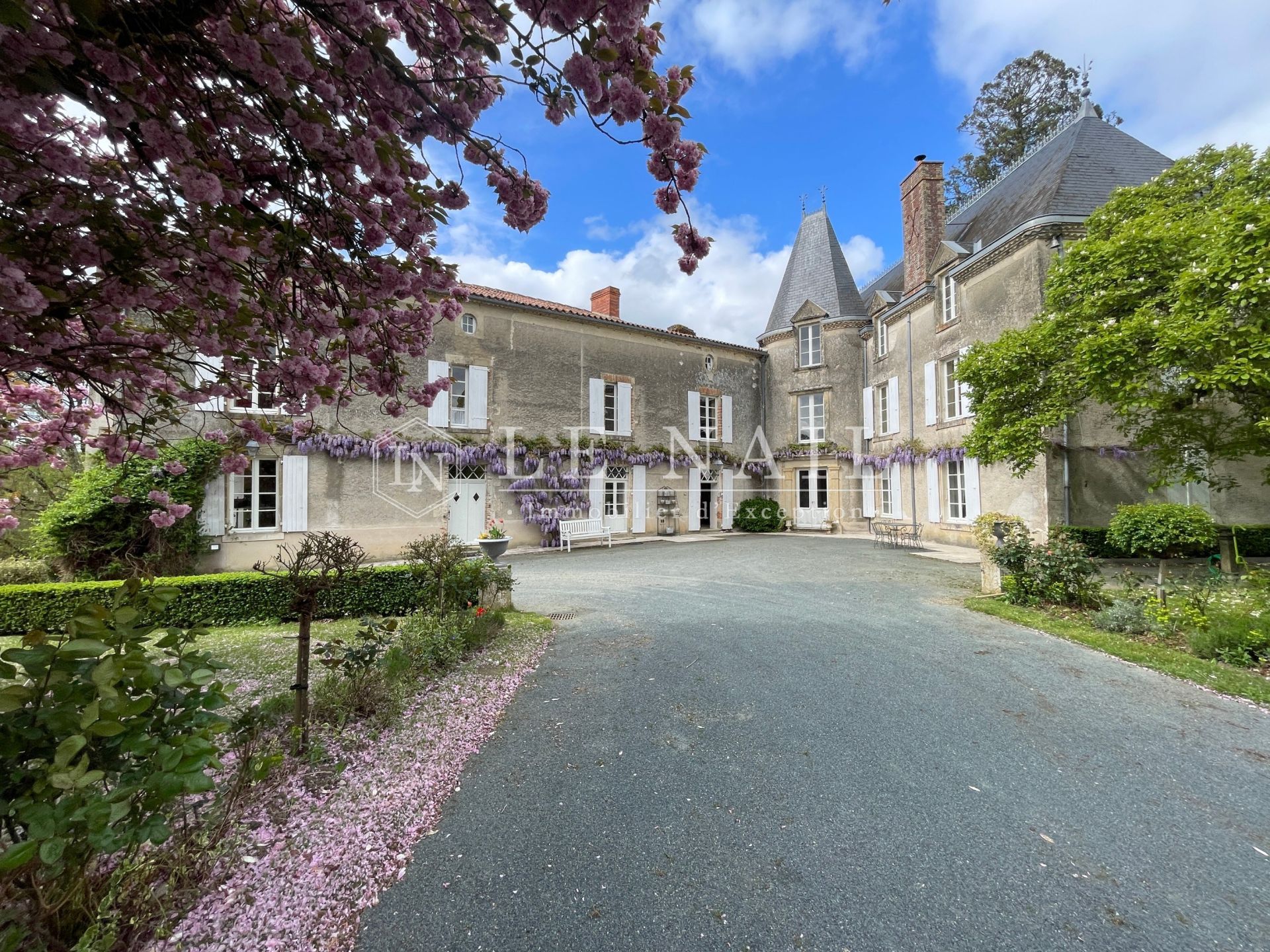 castle 23 rooms for sale on FONTENAY LE COMTE (85200)
