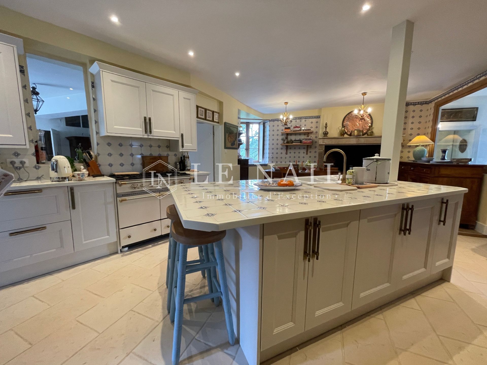 castle 23 rooms for sale on FONTENAY LE COMTE (85200)