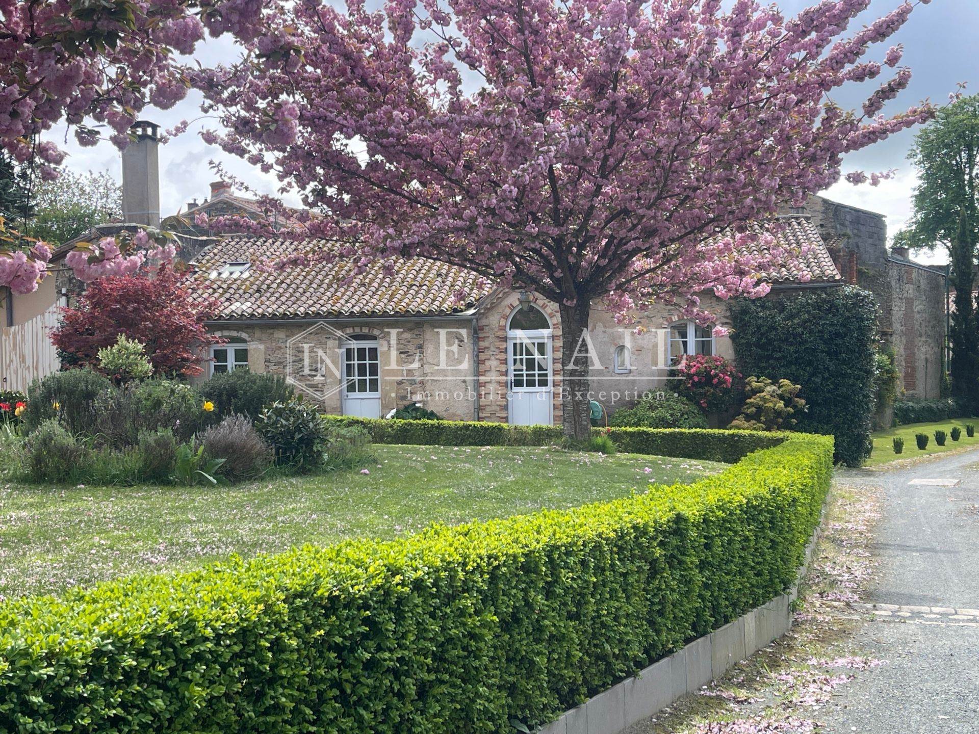 castle 23 rooms for sale on FONTENAY LE COMTE (85200)
