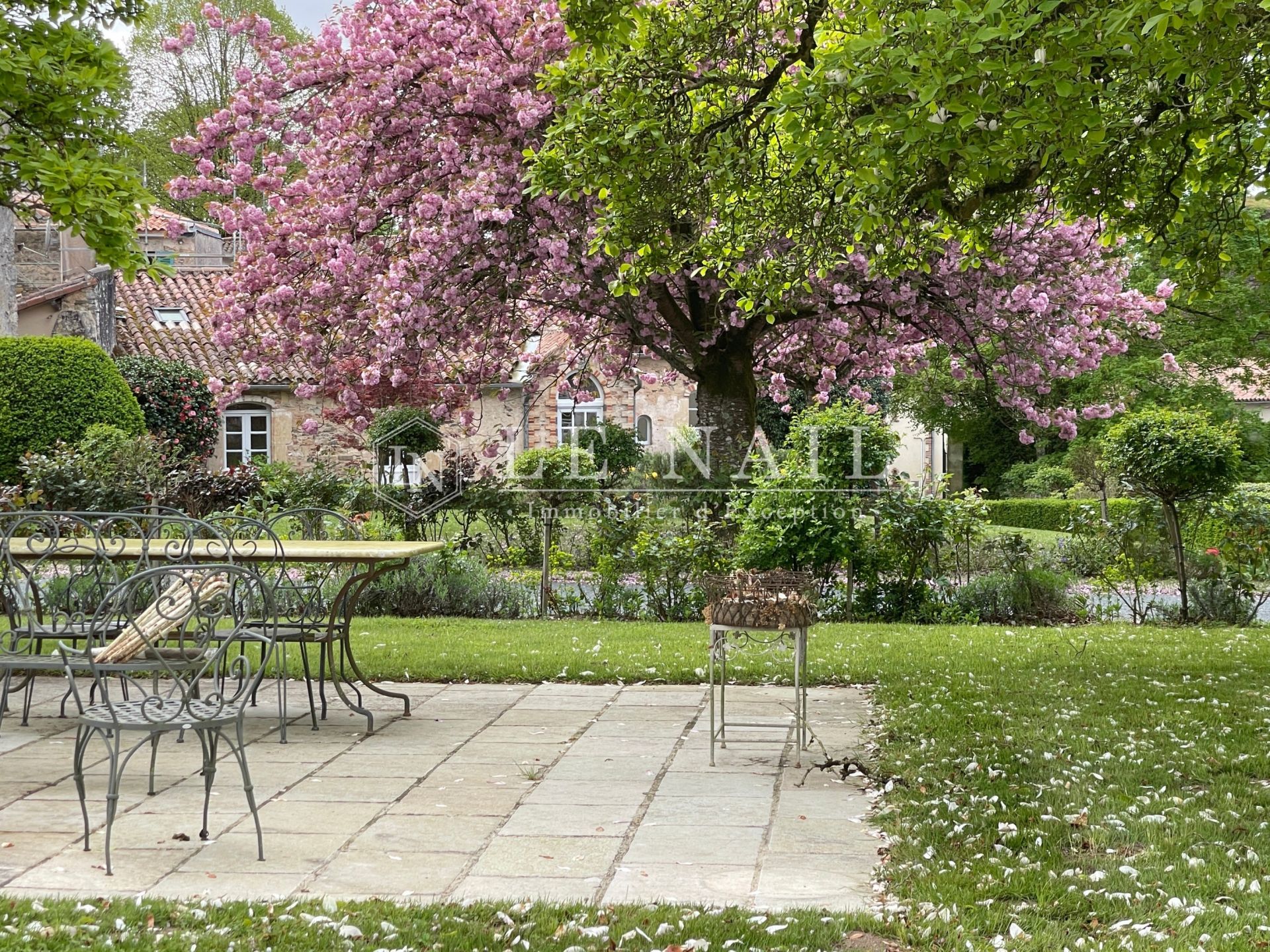 castle 23 rooms for sale on FONTENAY LE COMTE (85200)