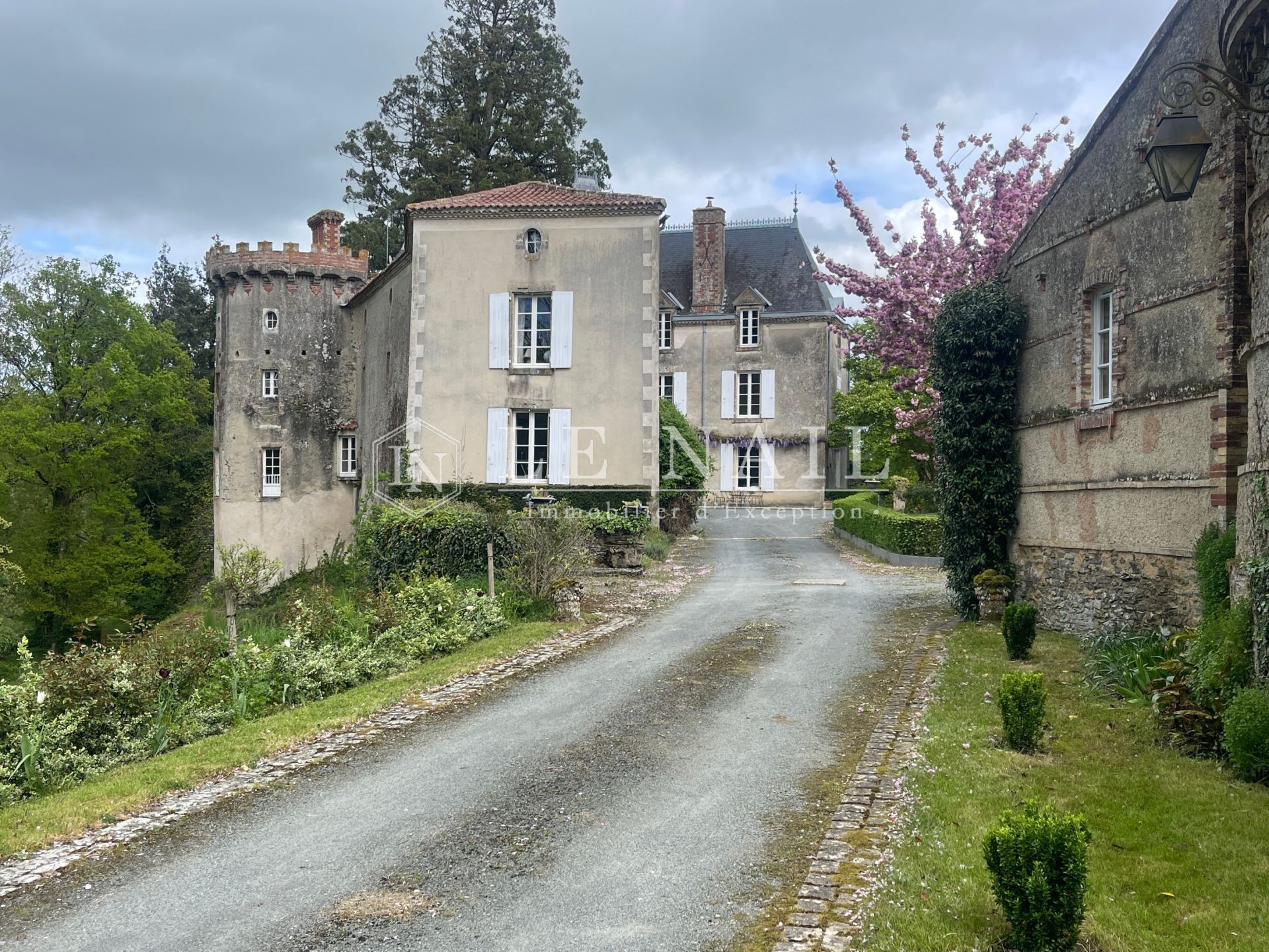 castle 23 rooms for sale on FONTENAY LE COMTE (85200)