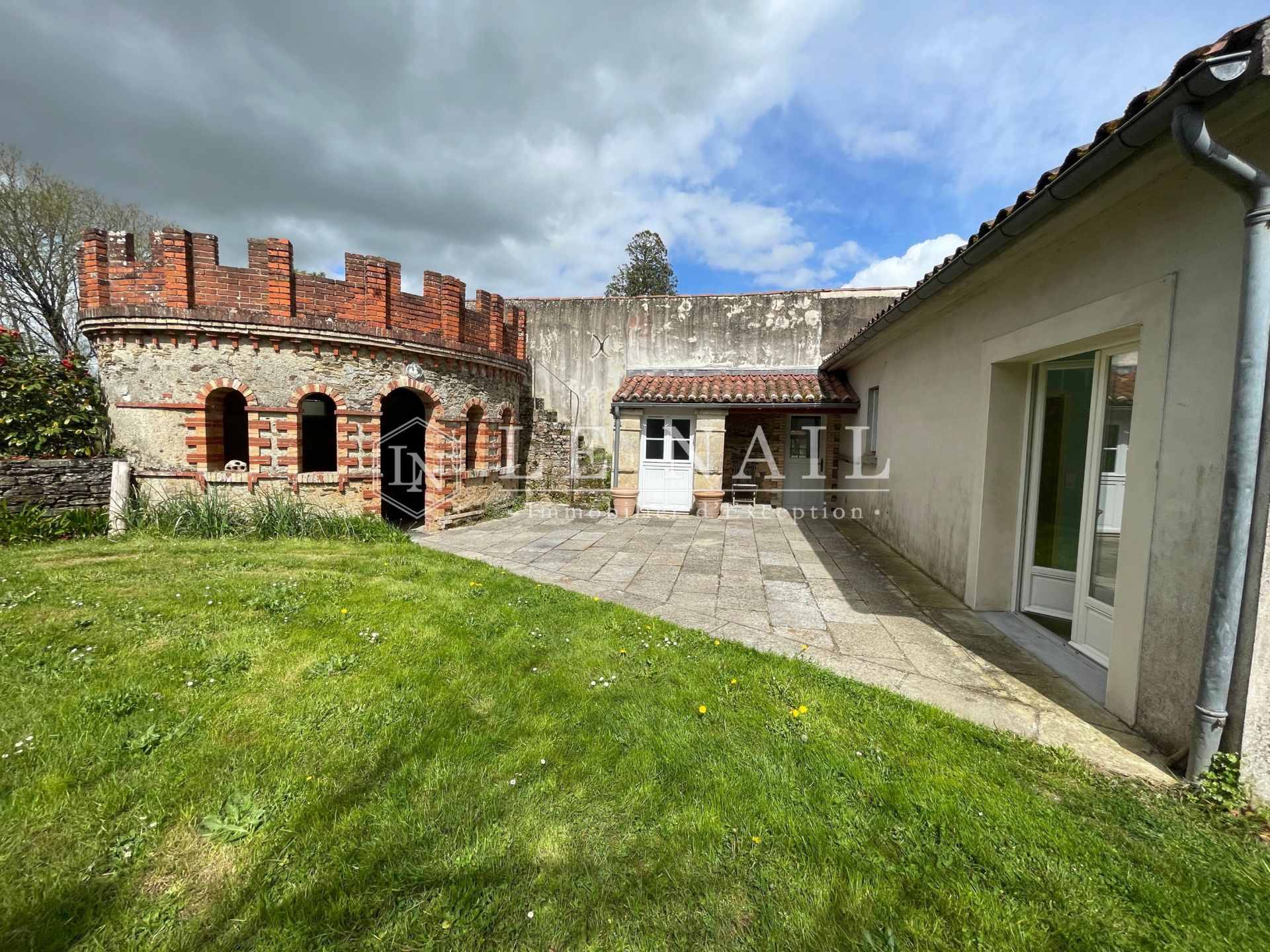 castle 23 rooms for sale on FONTENAY LE COMTE (85200)