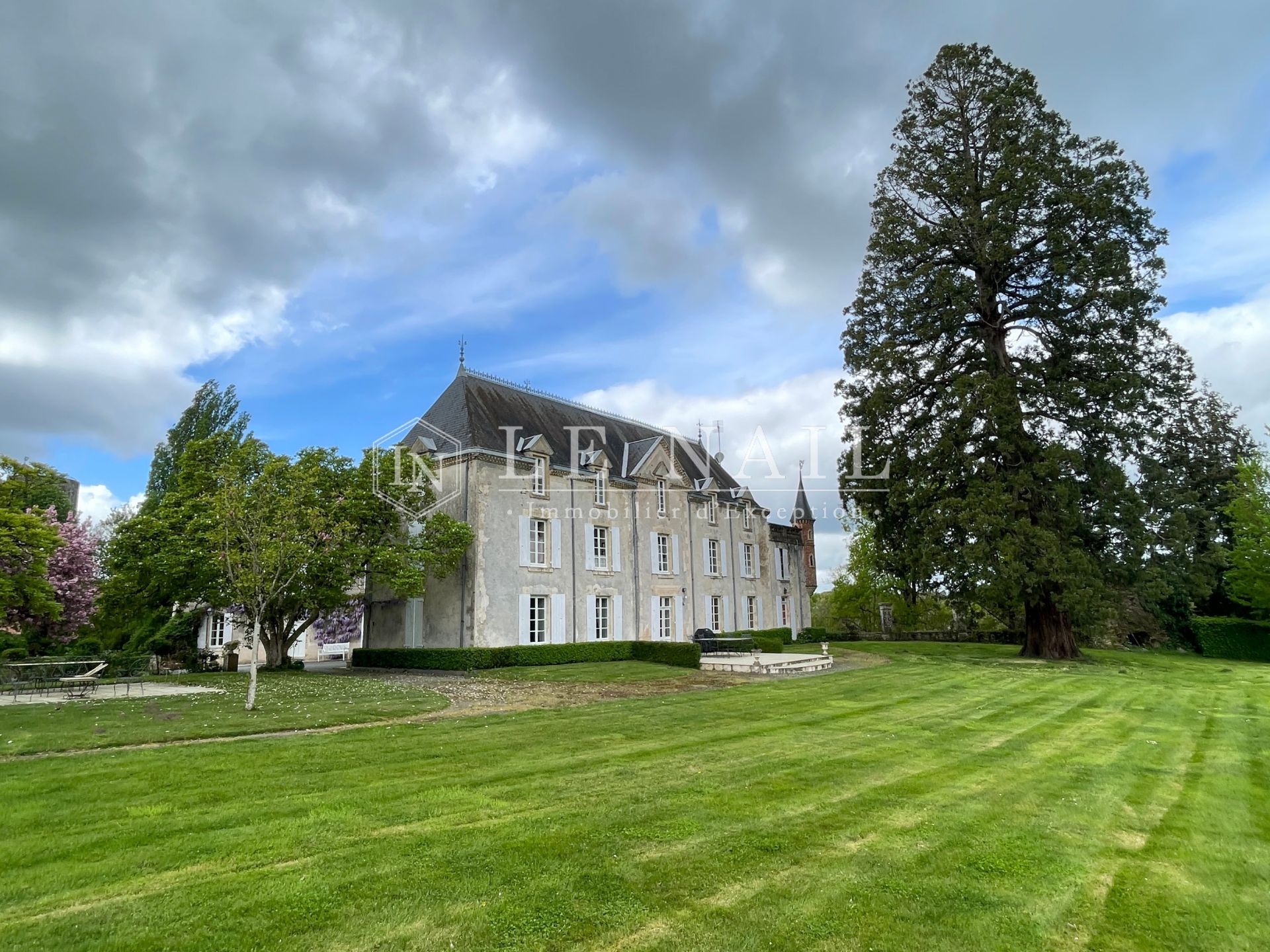 castle 23 rooms for sale on FONTENAY LE COMTE (85200)