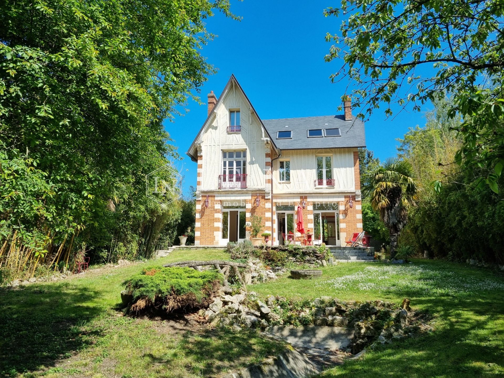mansion (hôtel particulier) 9 rooms for sale on ORLEANS (45000)